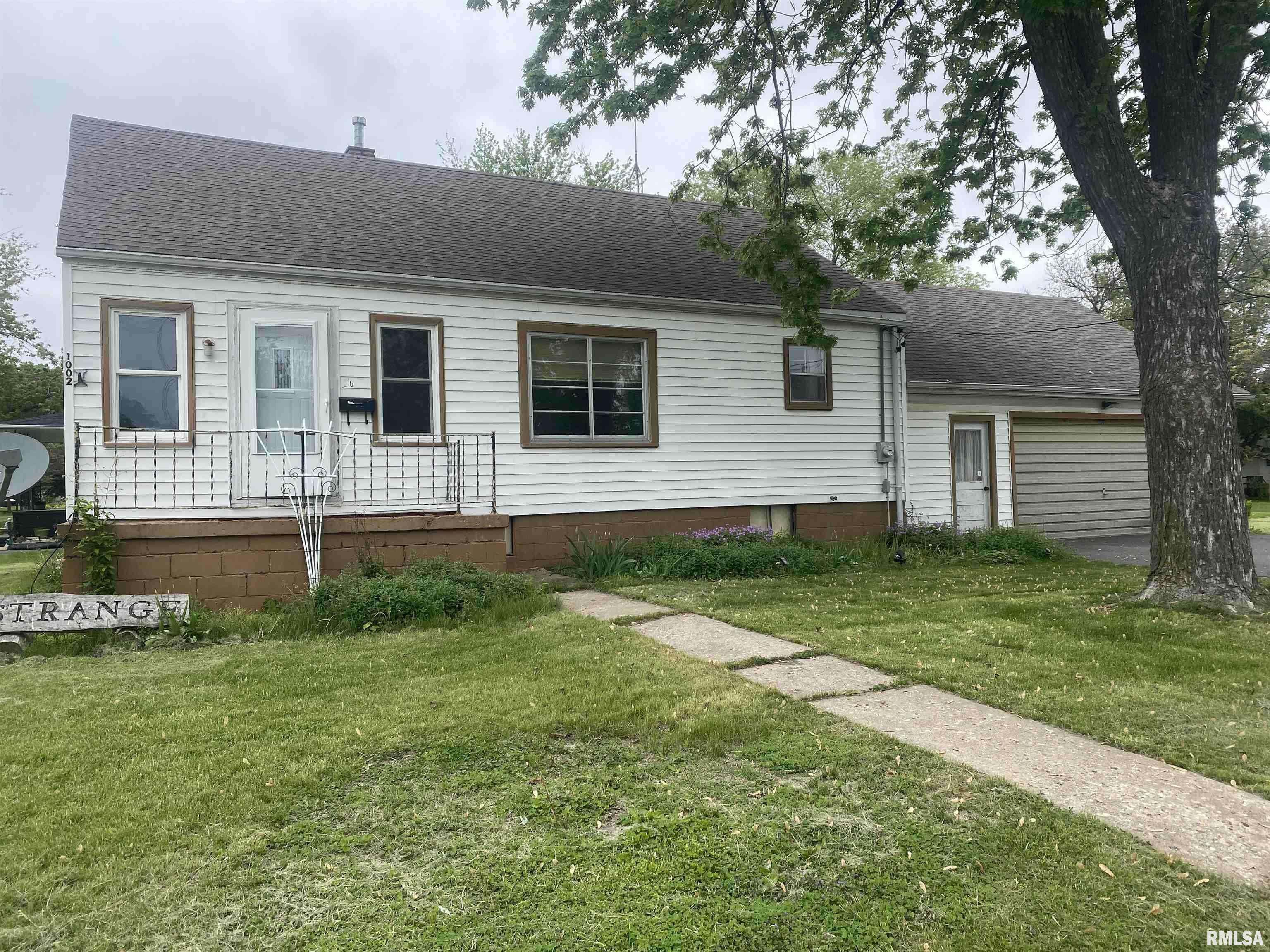 Bushnell, IL 61422,1002 DEAN ST