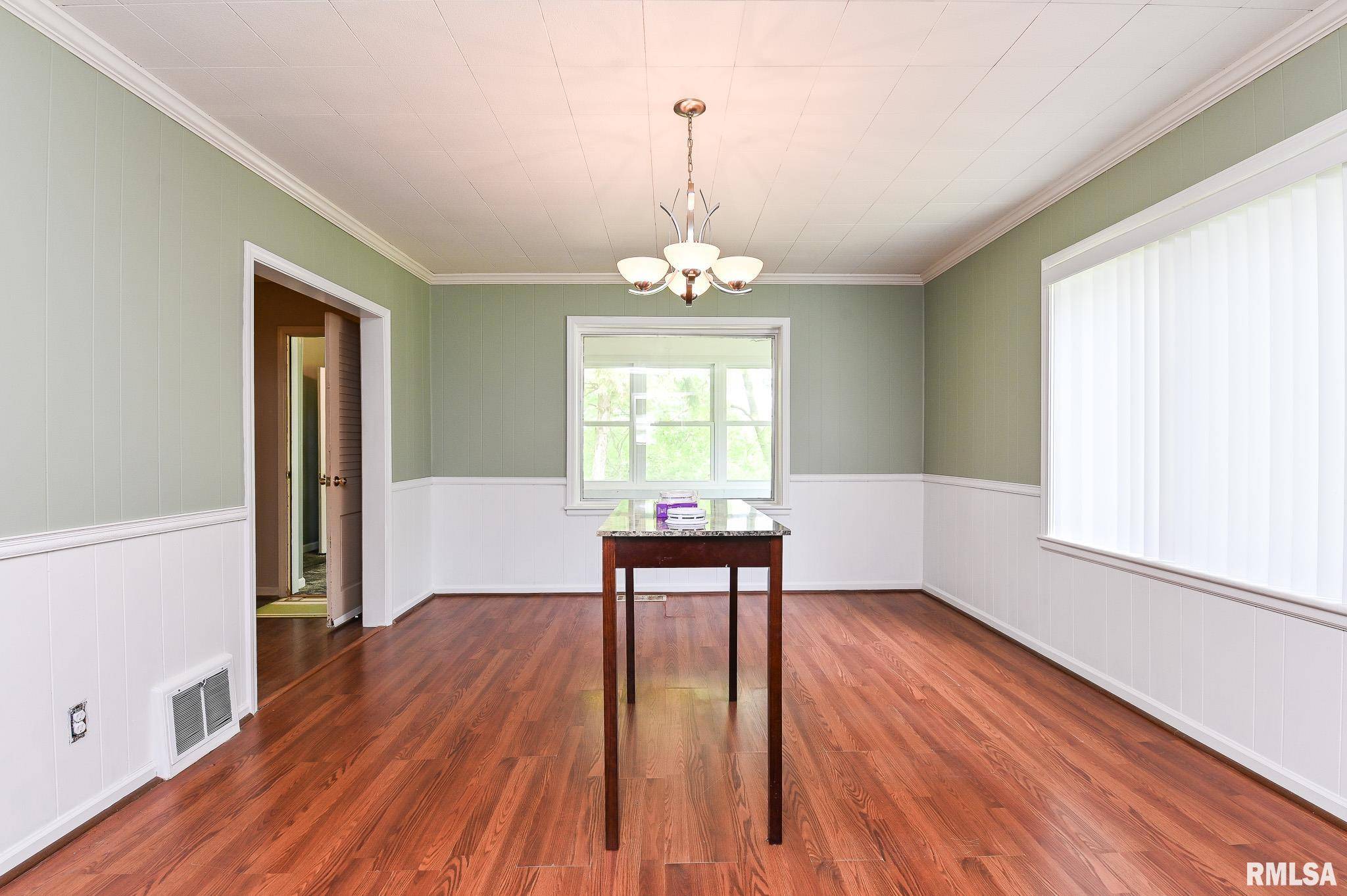 East Peoria, IL 61611,112 PEKIN AVE