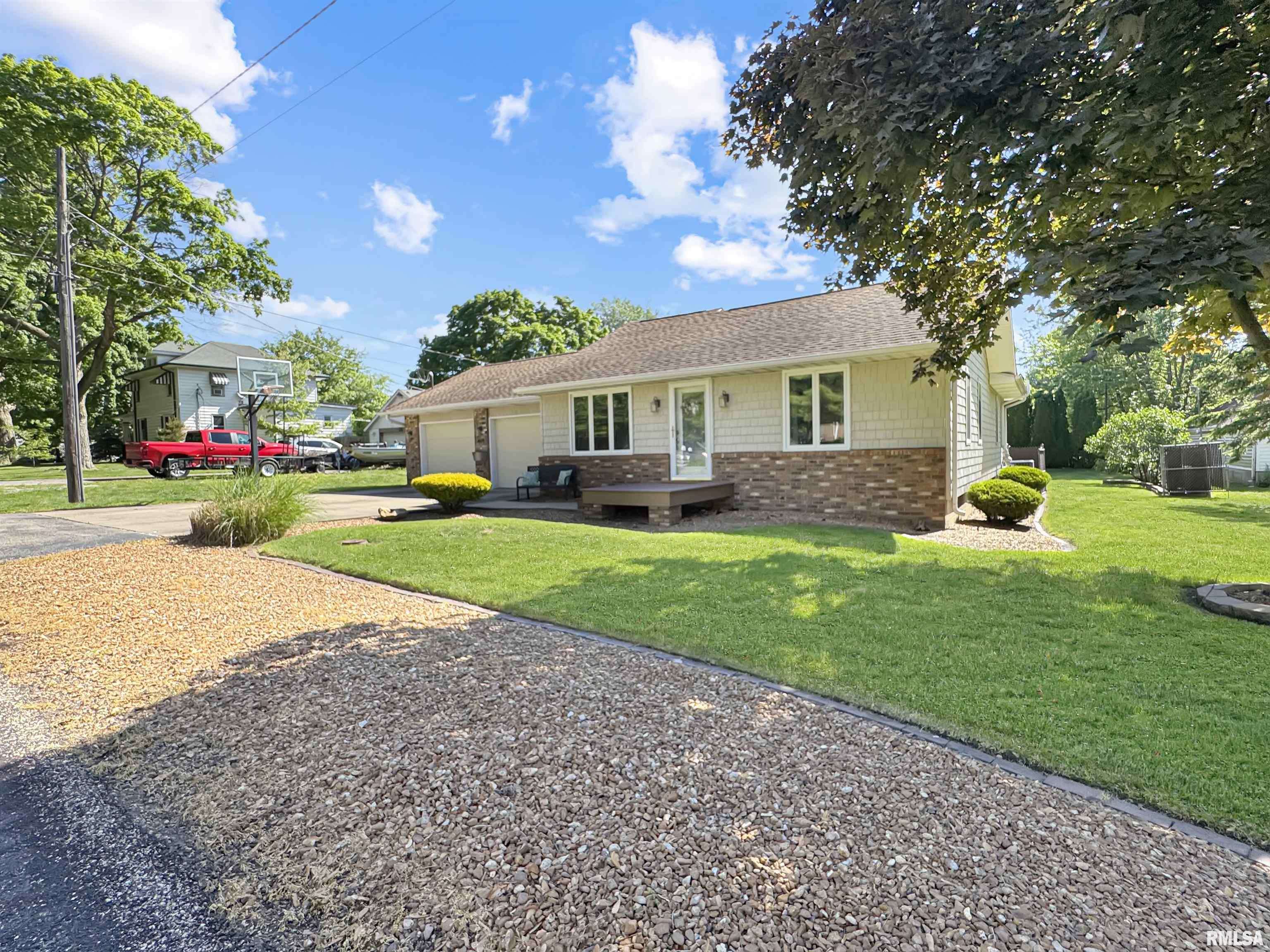 Delavan, IL 61734,408 S CEDAR ST