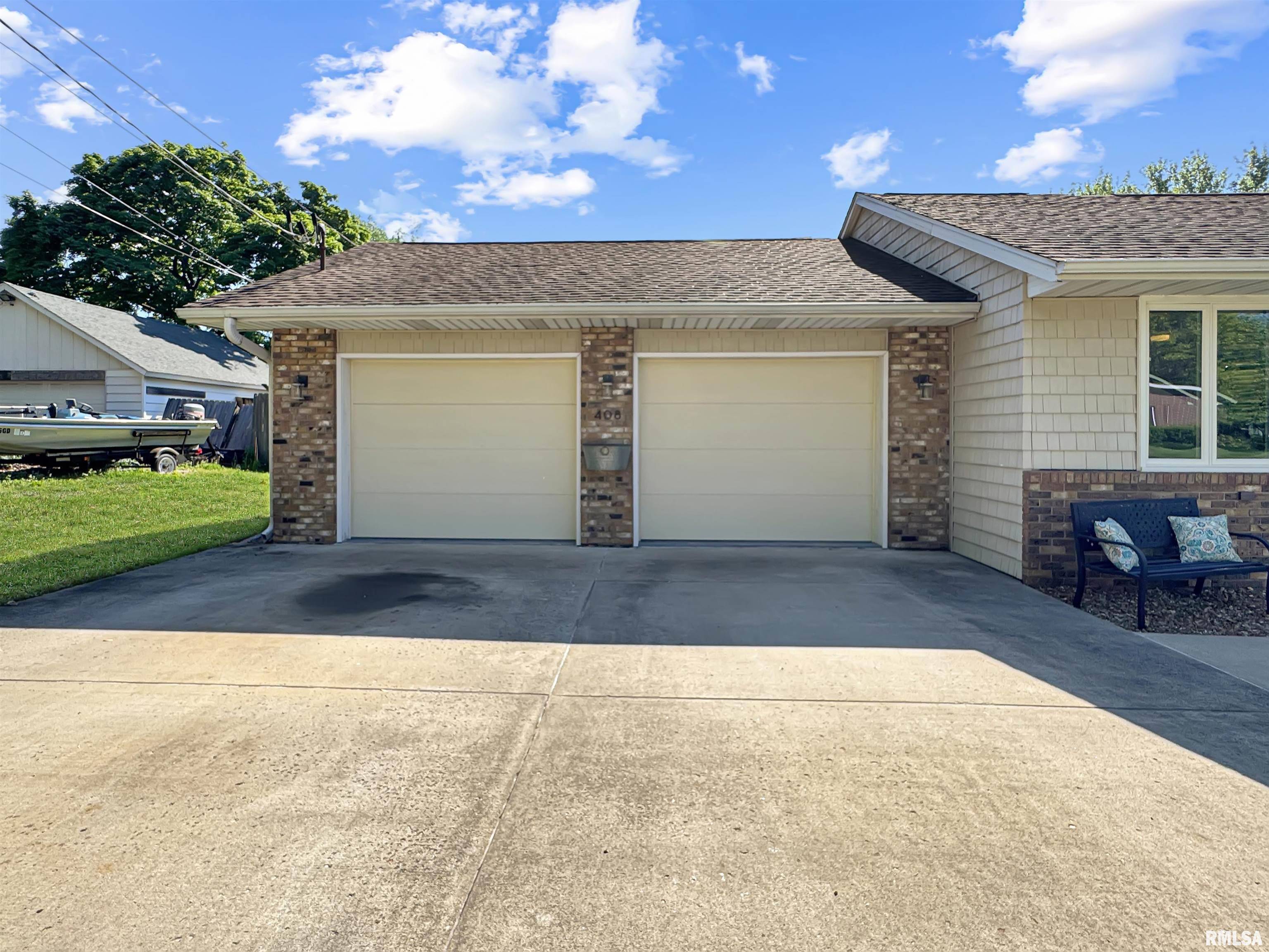 Delavan, IL 61734,408 S CEDAR ST