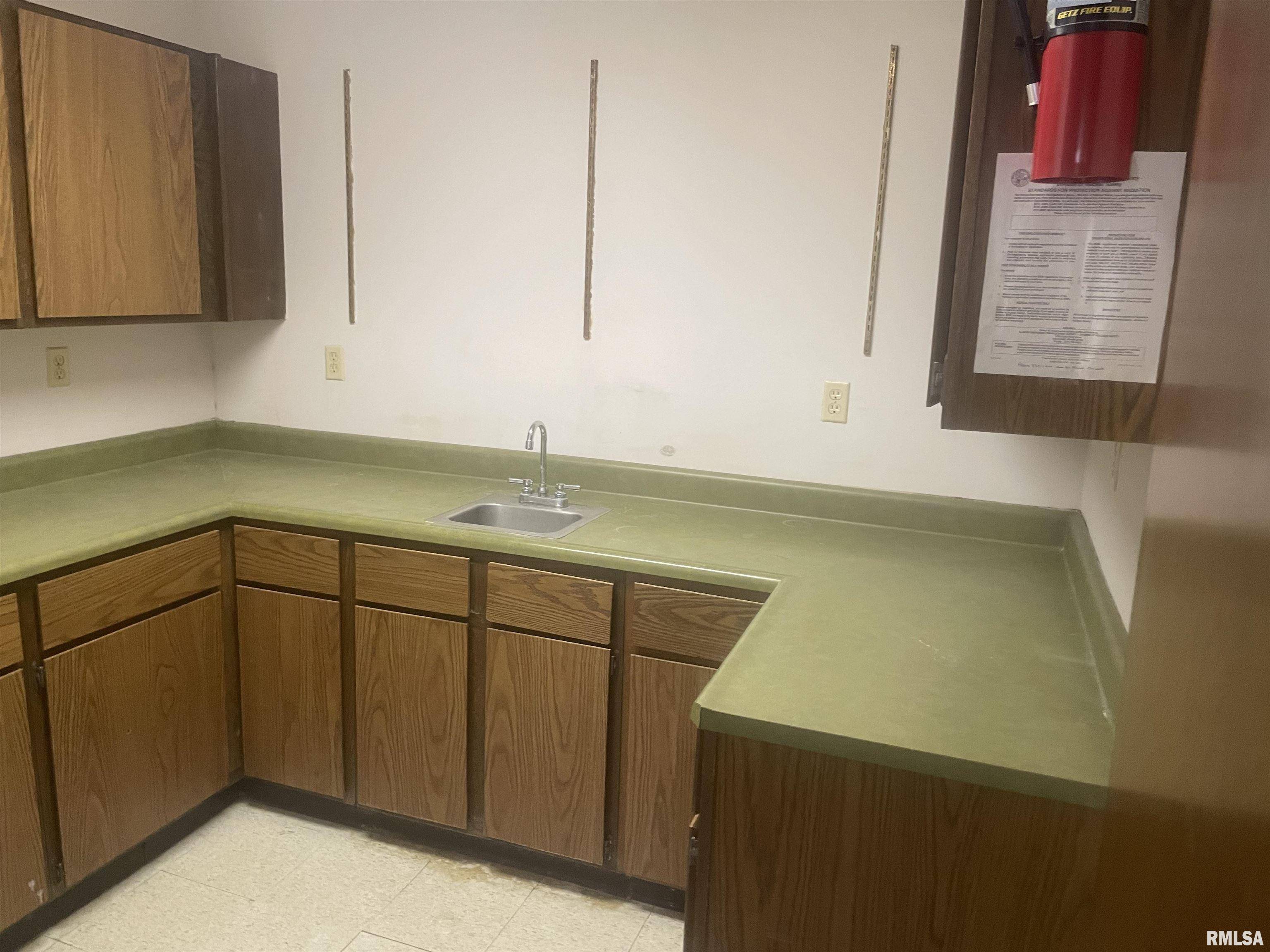 East Peoria, IL 61611,235 MEADOW AVE