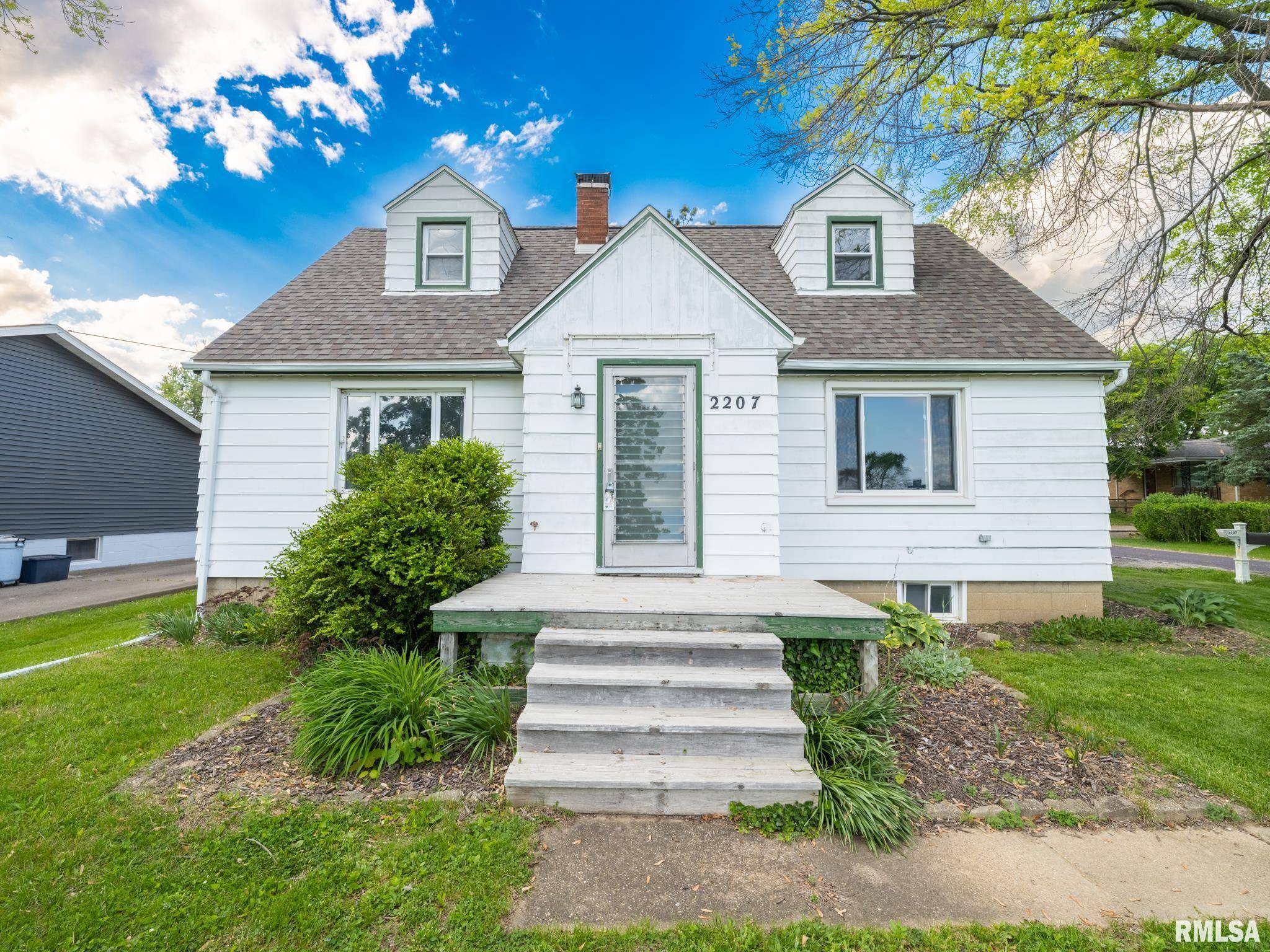 East Peoria, IL 61611,2207 FONDULAC DR
