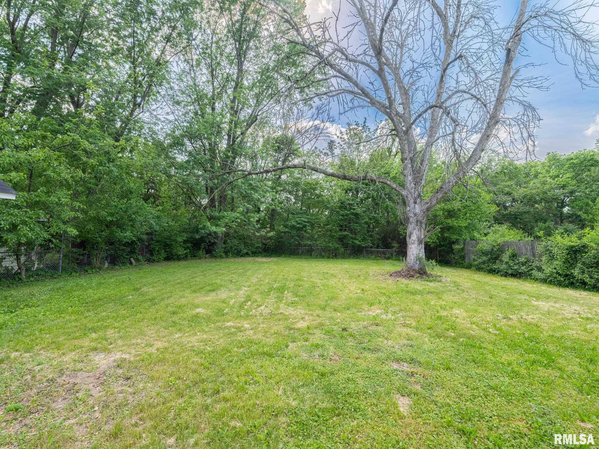 Pekin, IL 61554,1703 MEMORIAL DR