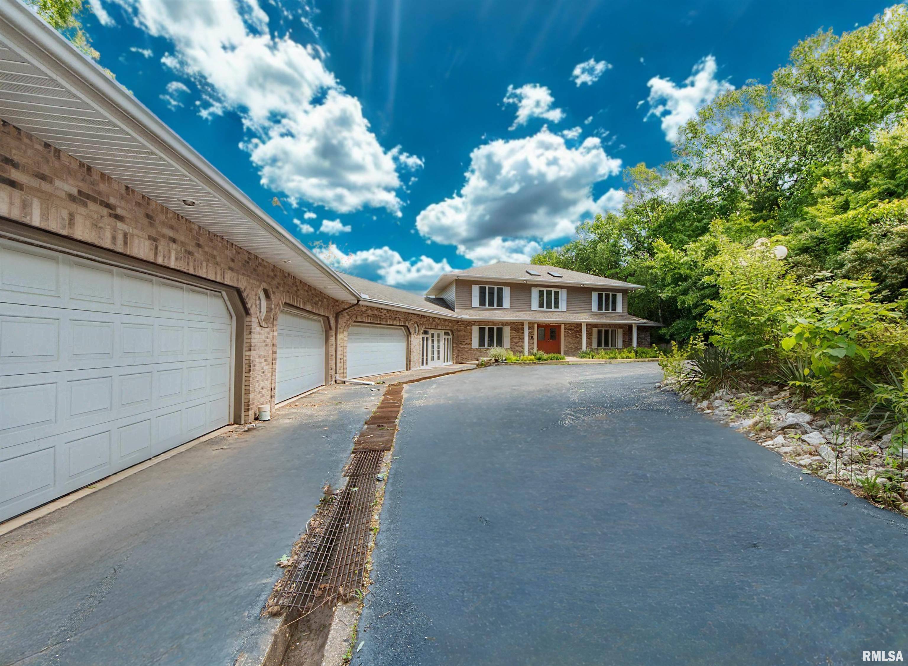 East Peoria, IL 61611,1045 FONDULAC DR