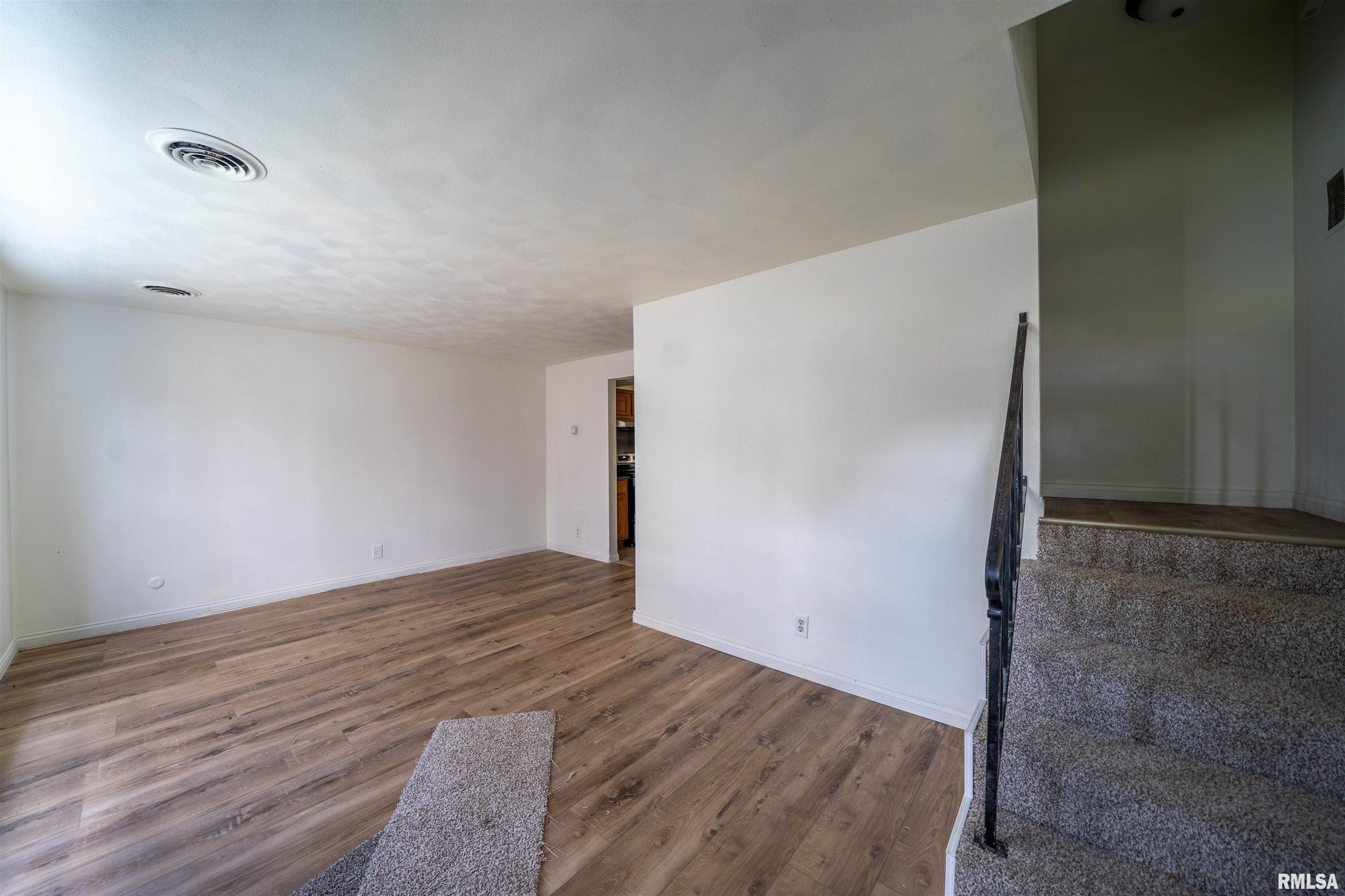 Peoria, IL 61615,2706 W MILLBROOK CT