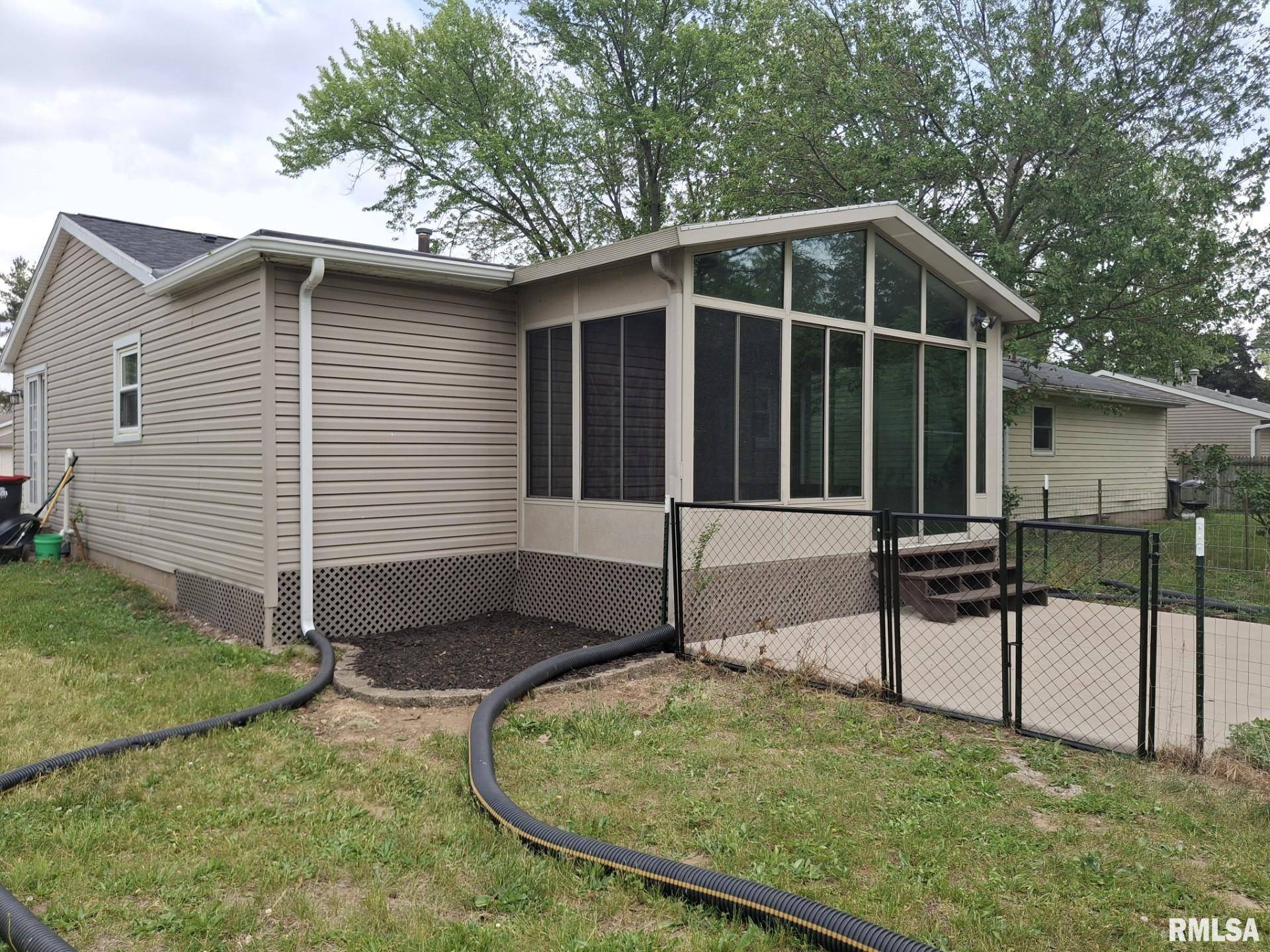 Pekin, IL 61554,1907 CHICORY RD