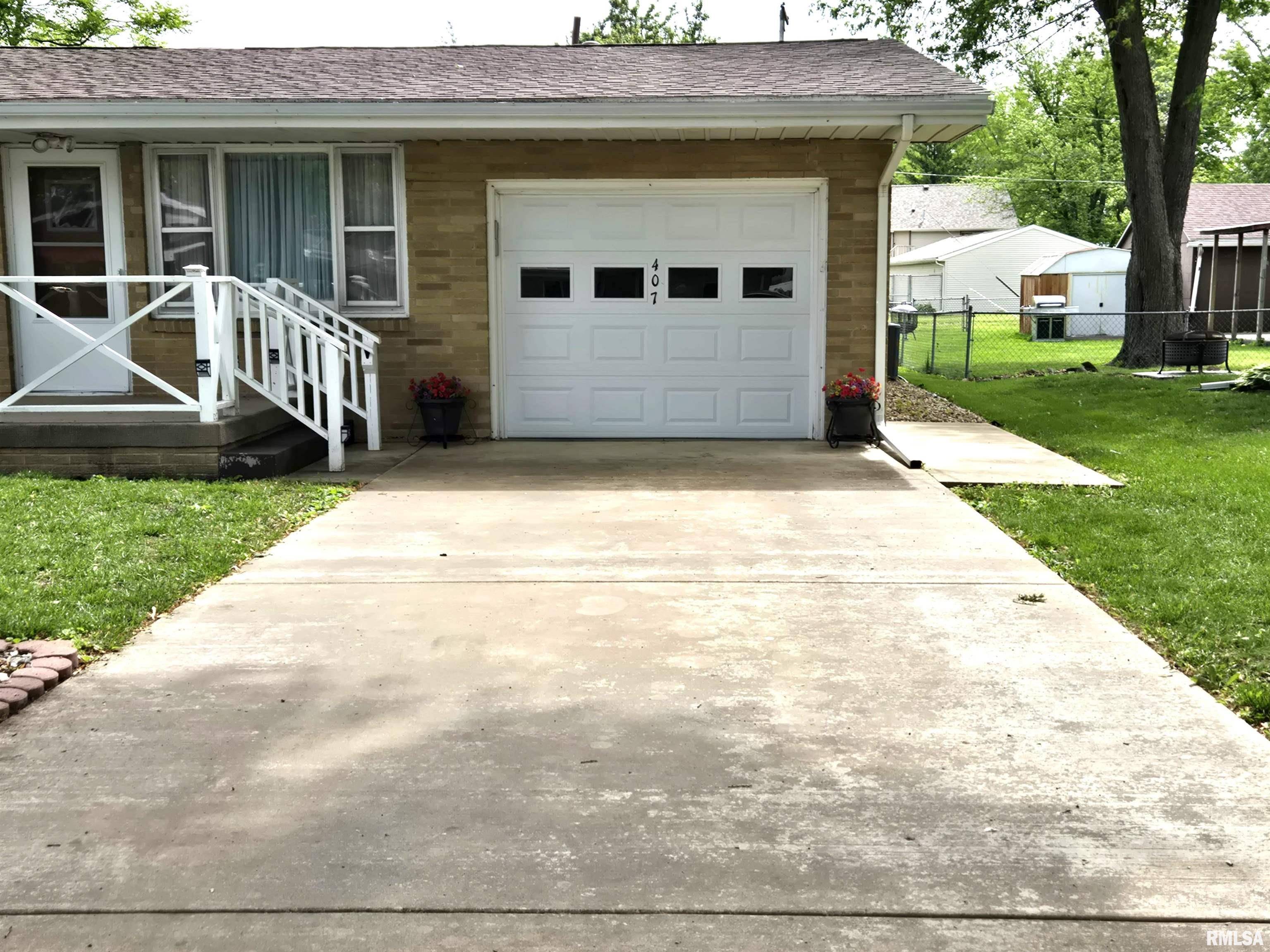 Canton, IL 61520,407 N 12TH AVE
