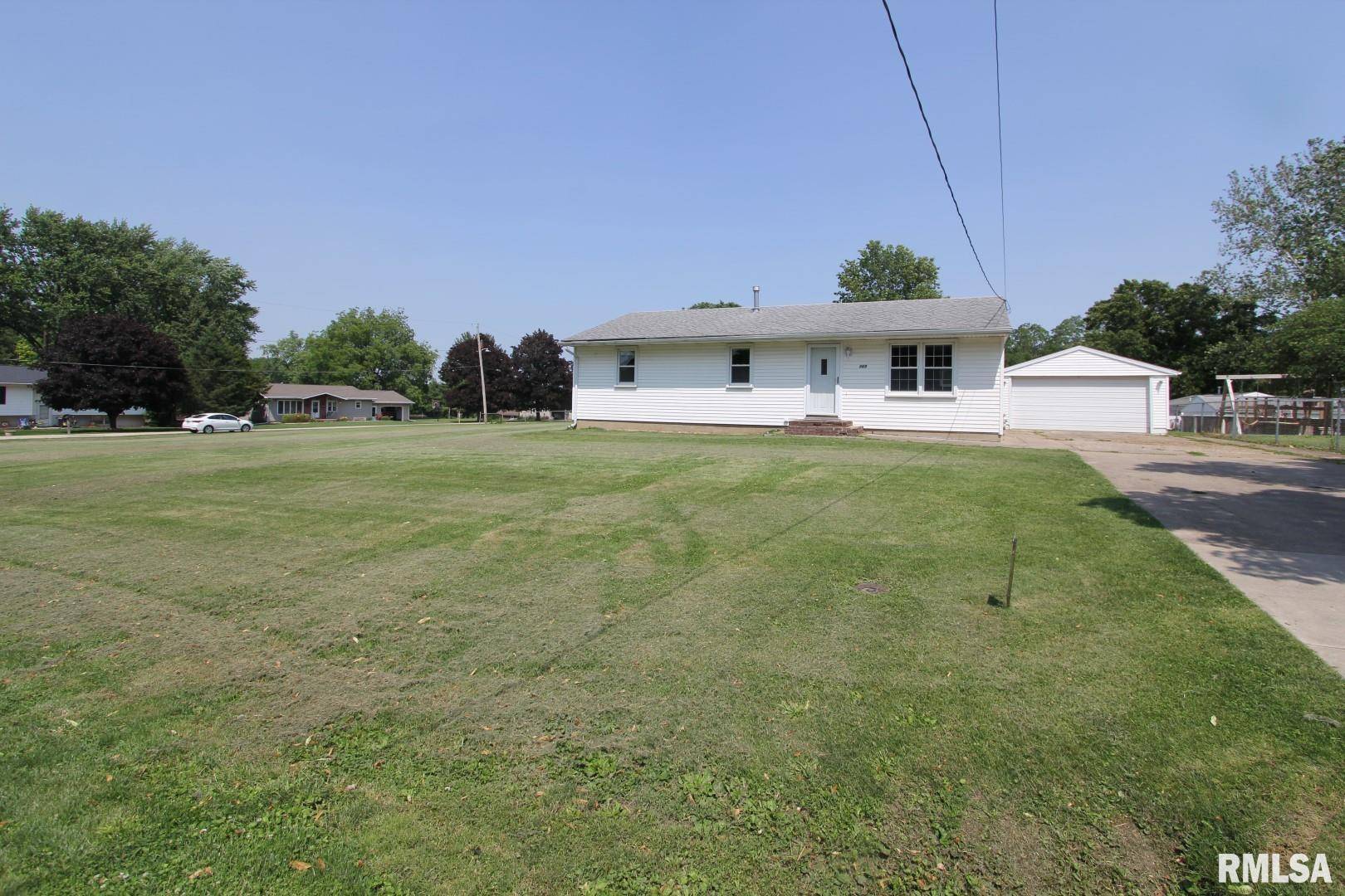 Farmington, IL 61531,369 N ELMWOOD RD