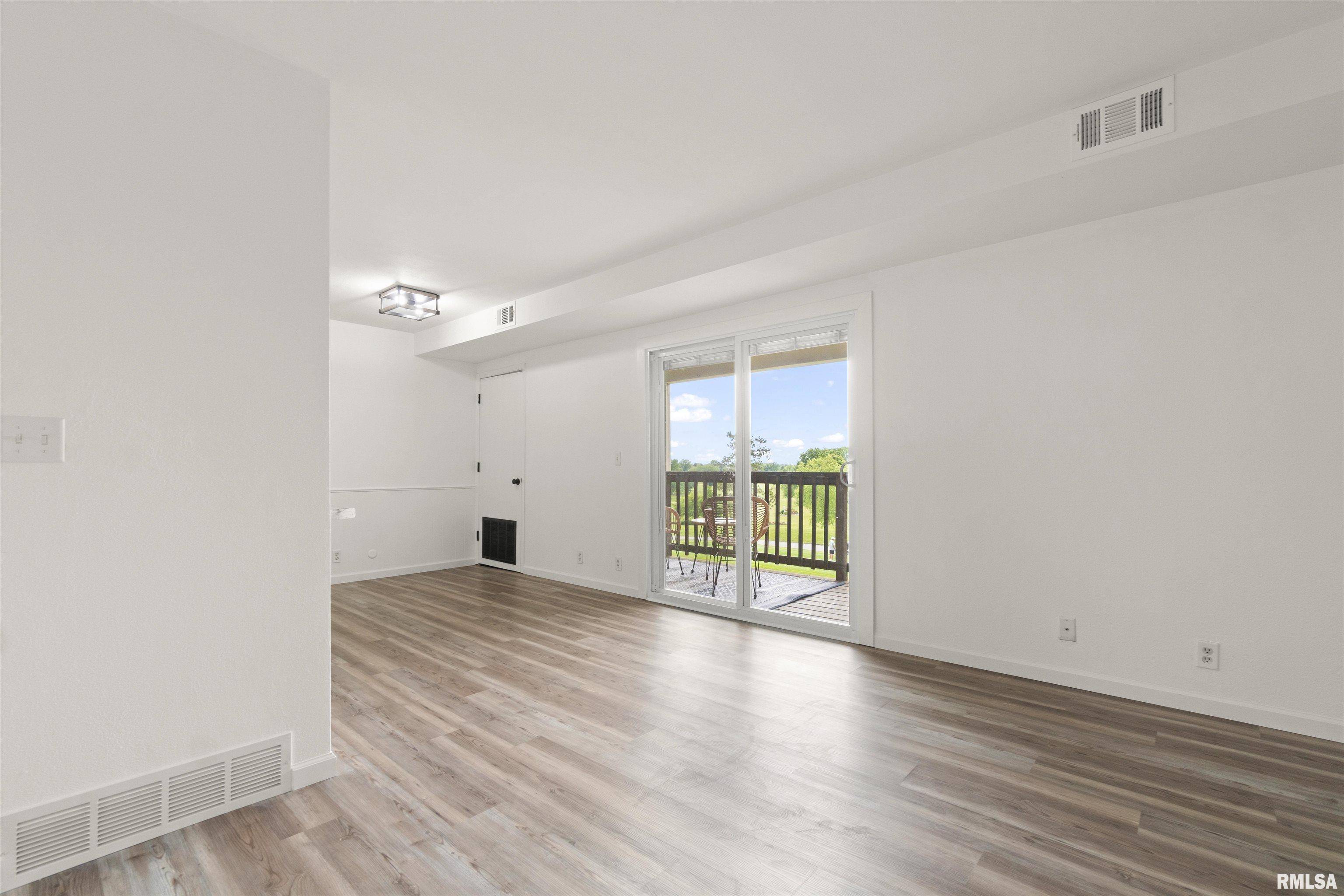 Peoria, IL 61614,3119 W WILLOW KNOLLS RD #36B