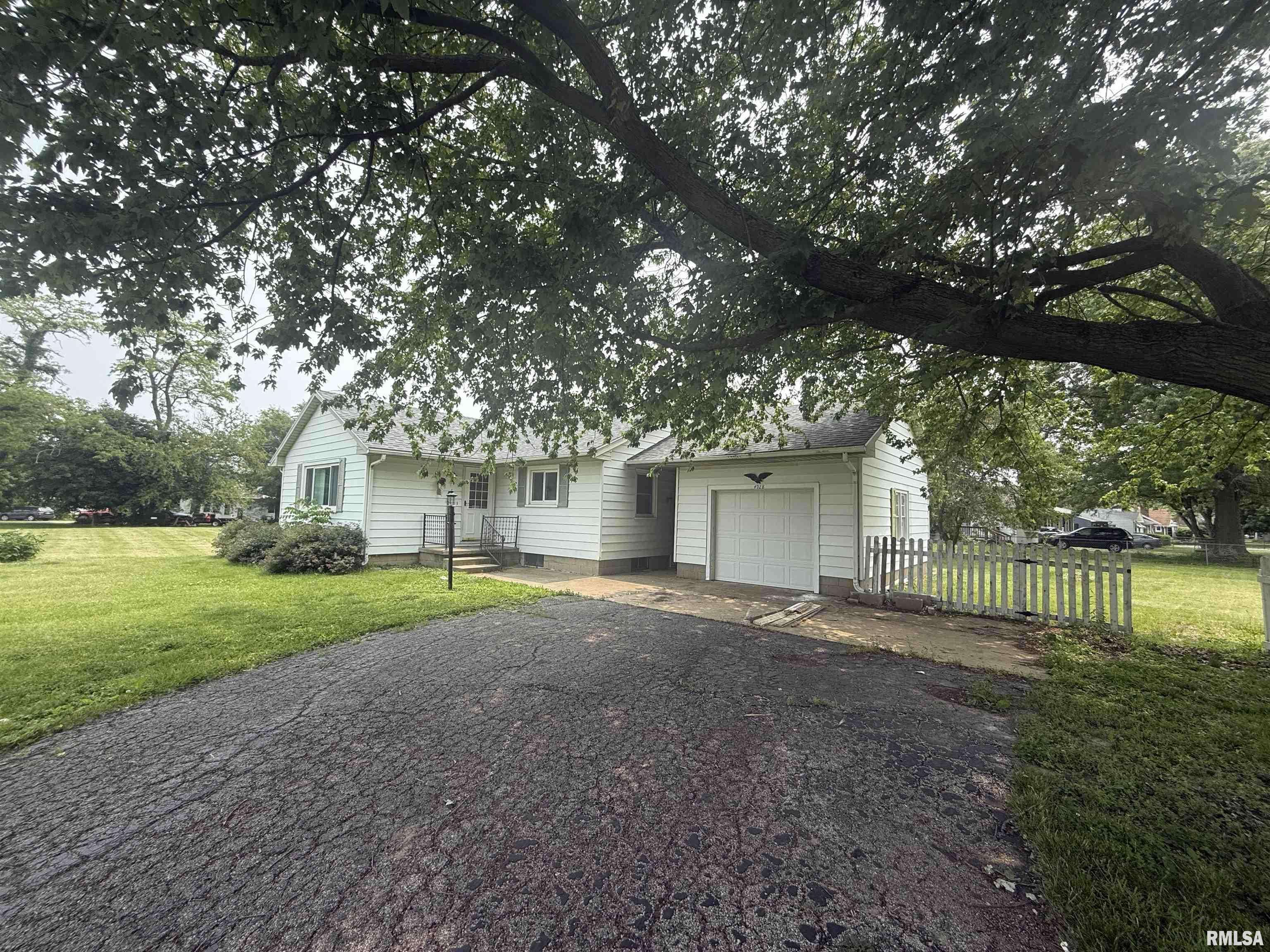 Peoria, IL 61604,4928 W FARMINGTON RD