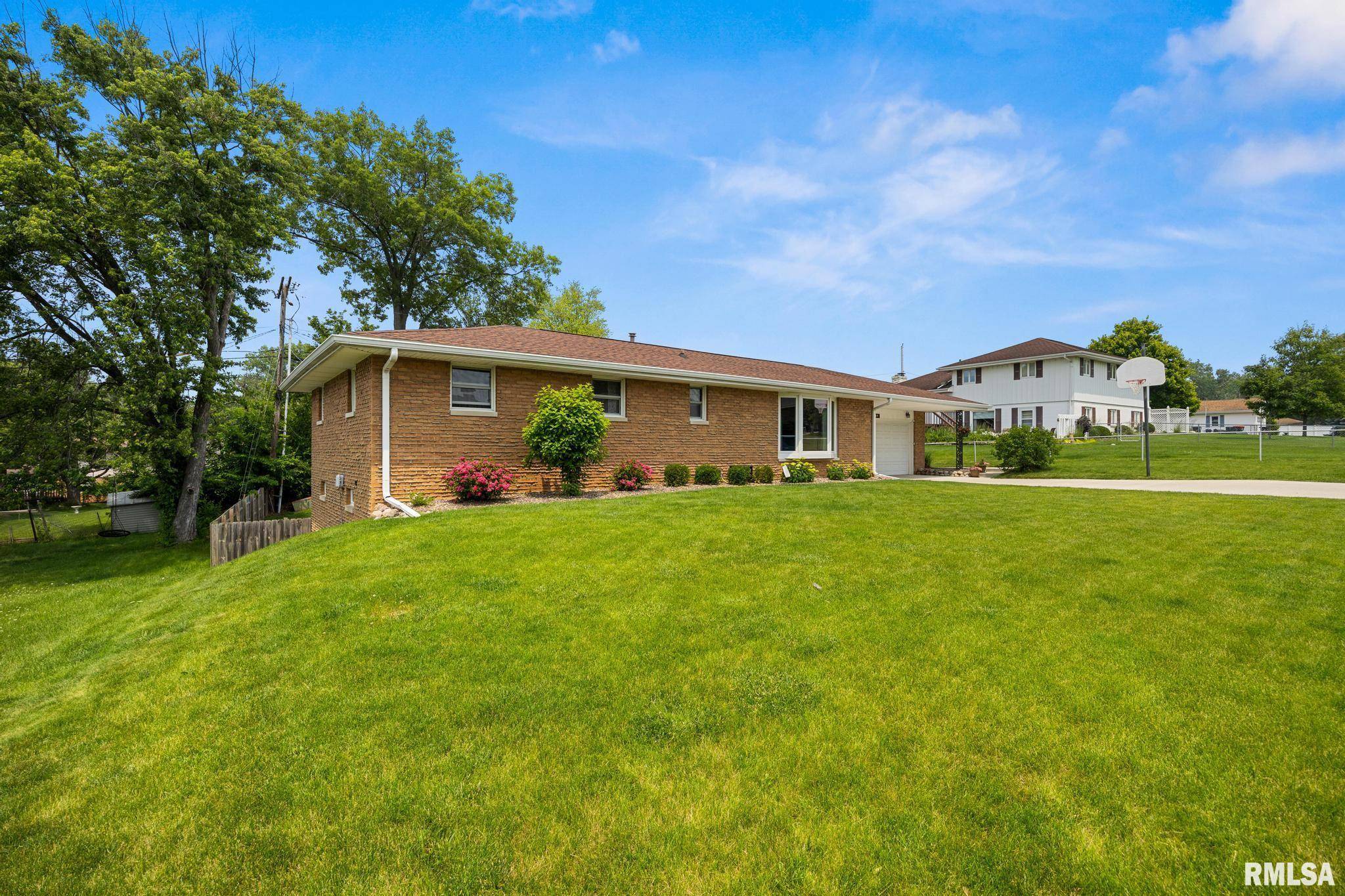 Peoria, IL 61614,2731 W PINE HILL LN