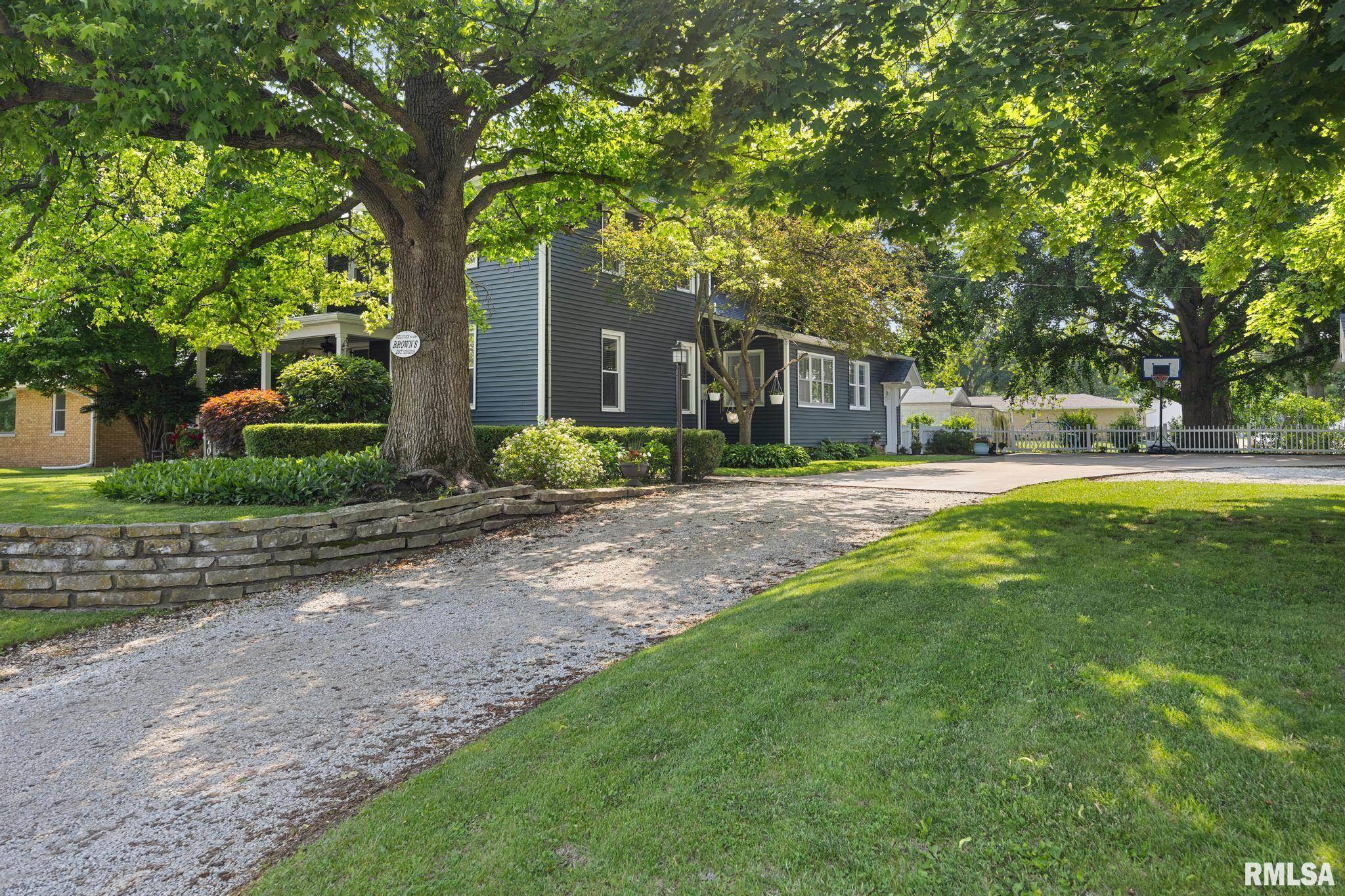 Roanoke, IL 61561,703 N MAIN ST