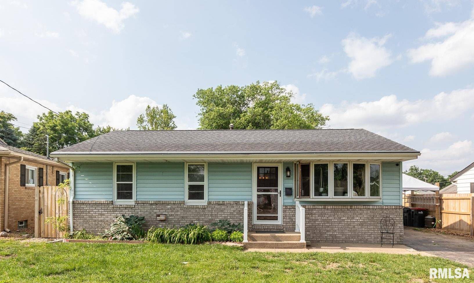 Pekin, IL 61554,417 EDGEWOOD DR