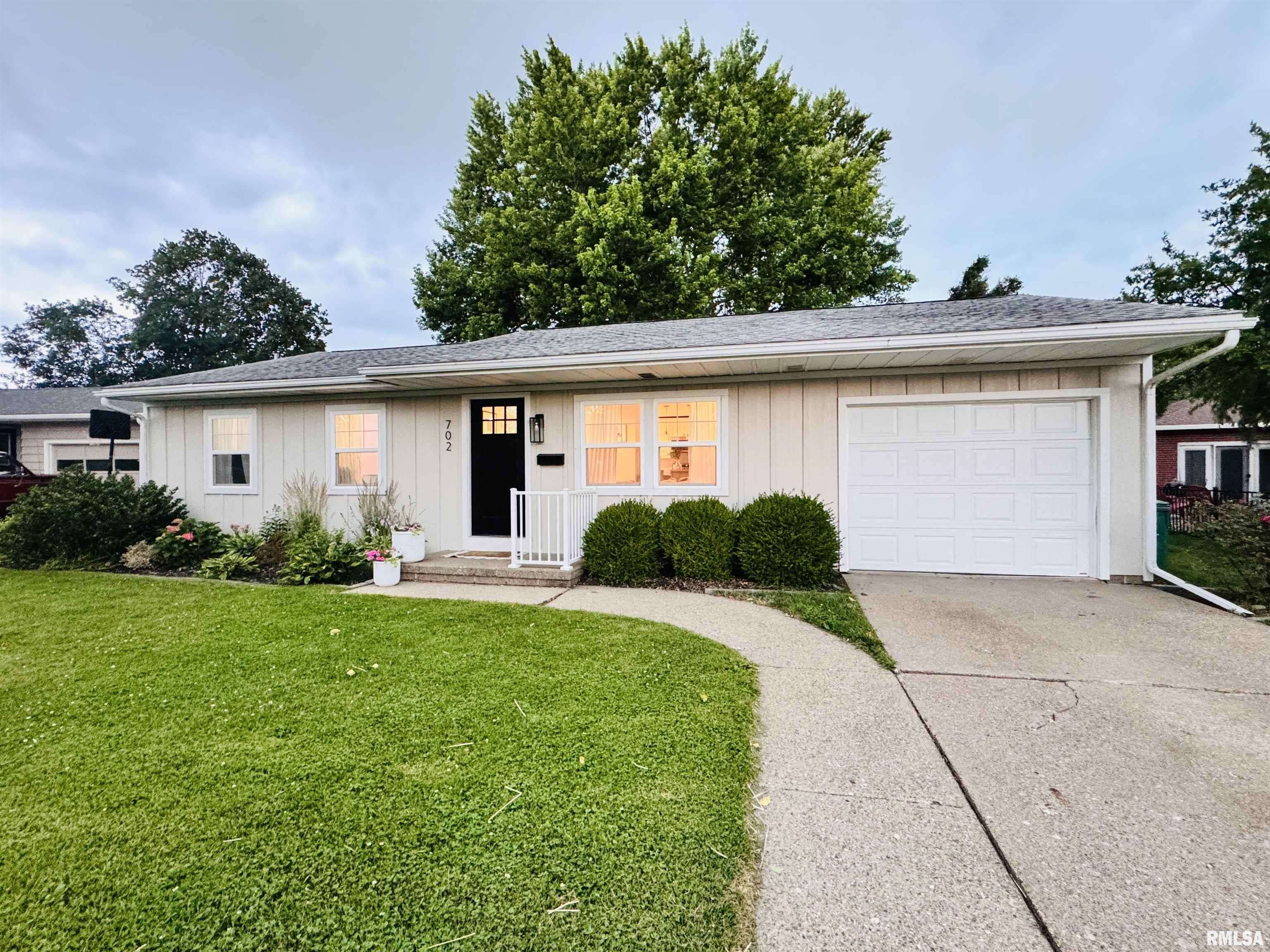 Macomb, IL 61455,702 S PEARL ST