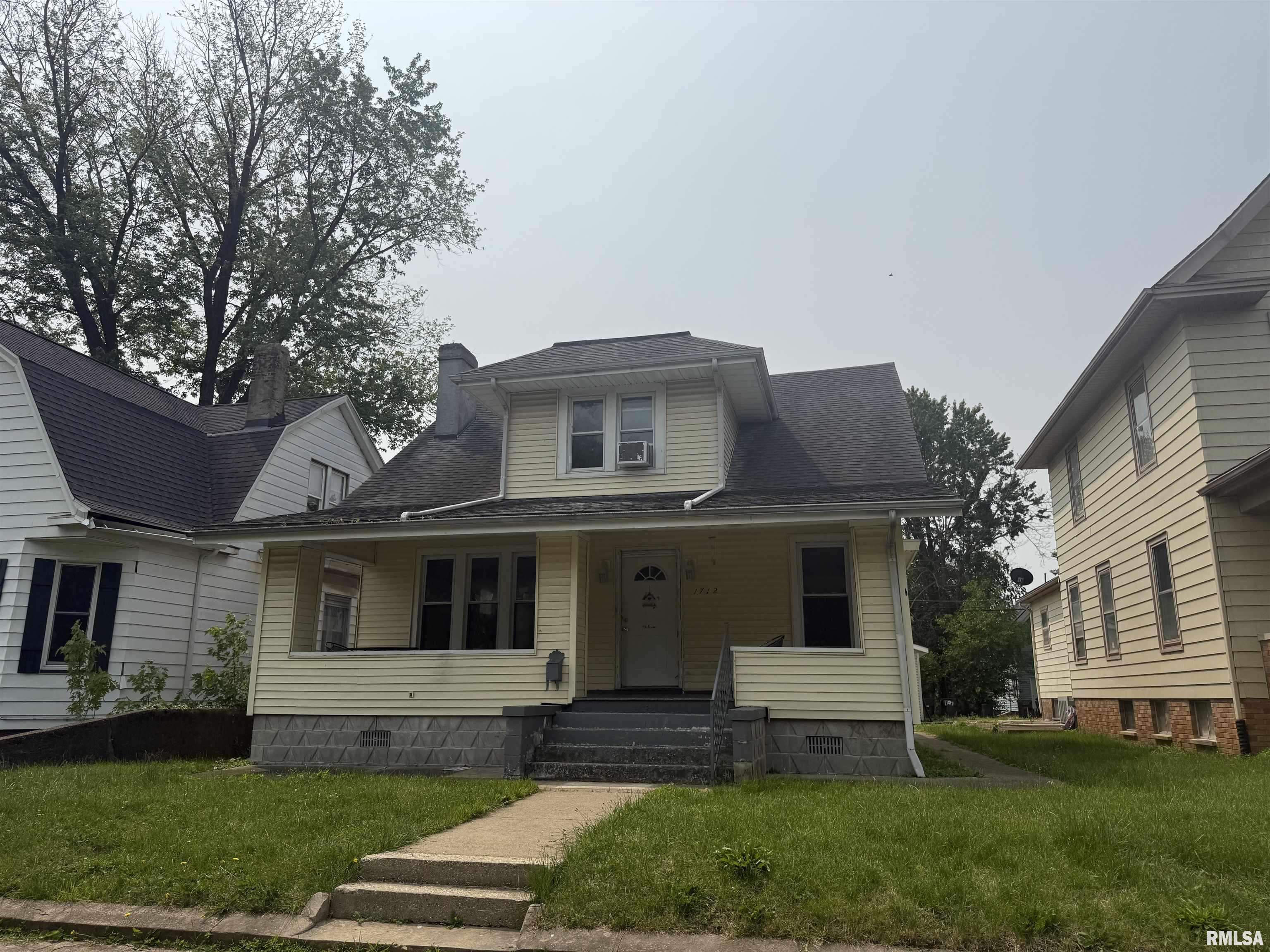 Peoria, IL 61606,1712 W BRADLEY AVE