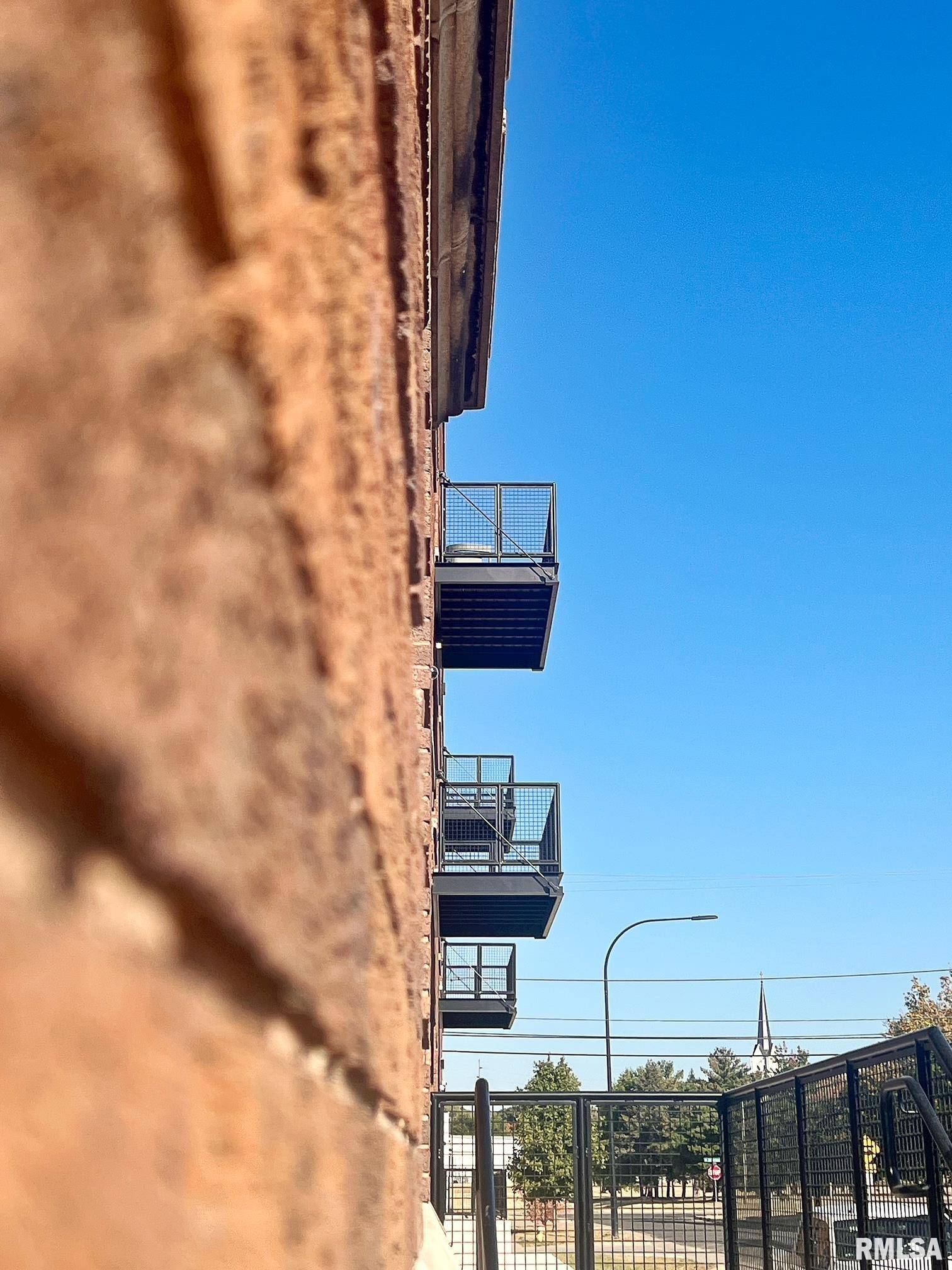 Peoria, IL 61602,1001 SW ADAMS ST #101