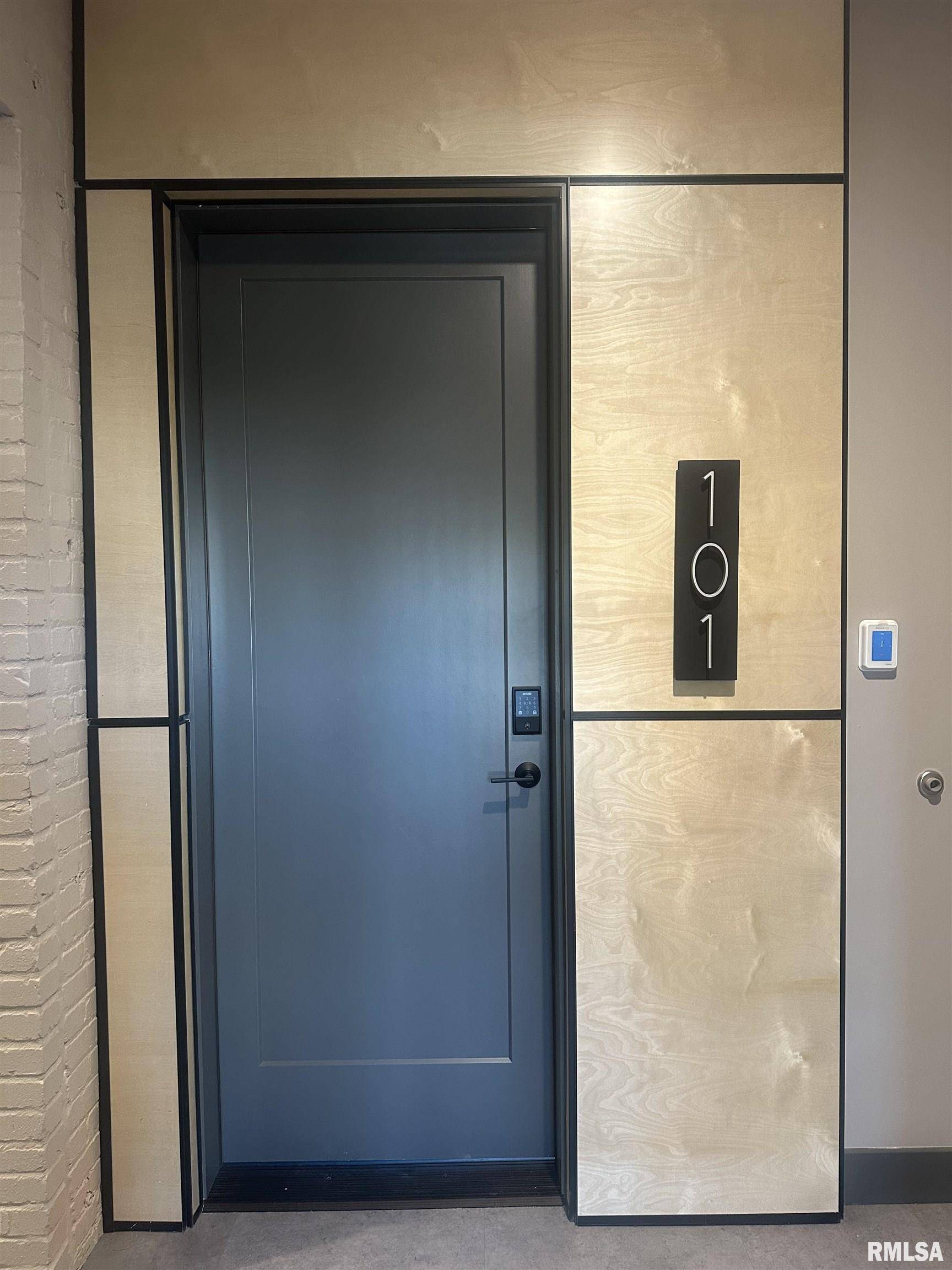 Peoria, IL 61602,1001 SW ADAMS ST #101