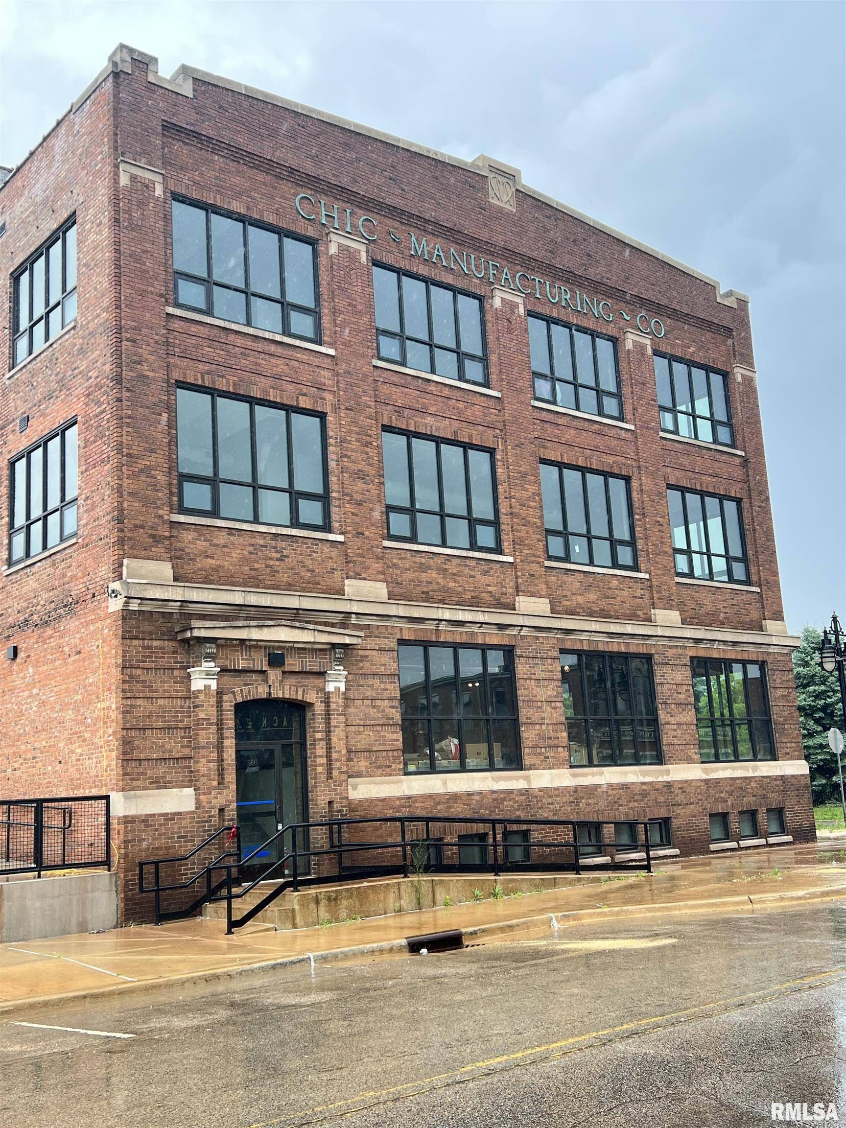Peoria, IL 61602,1001 SW ADAMS ST #102