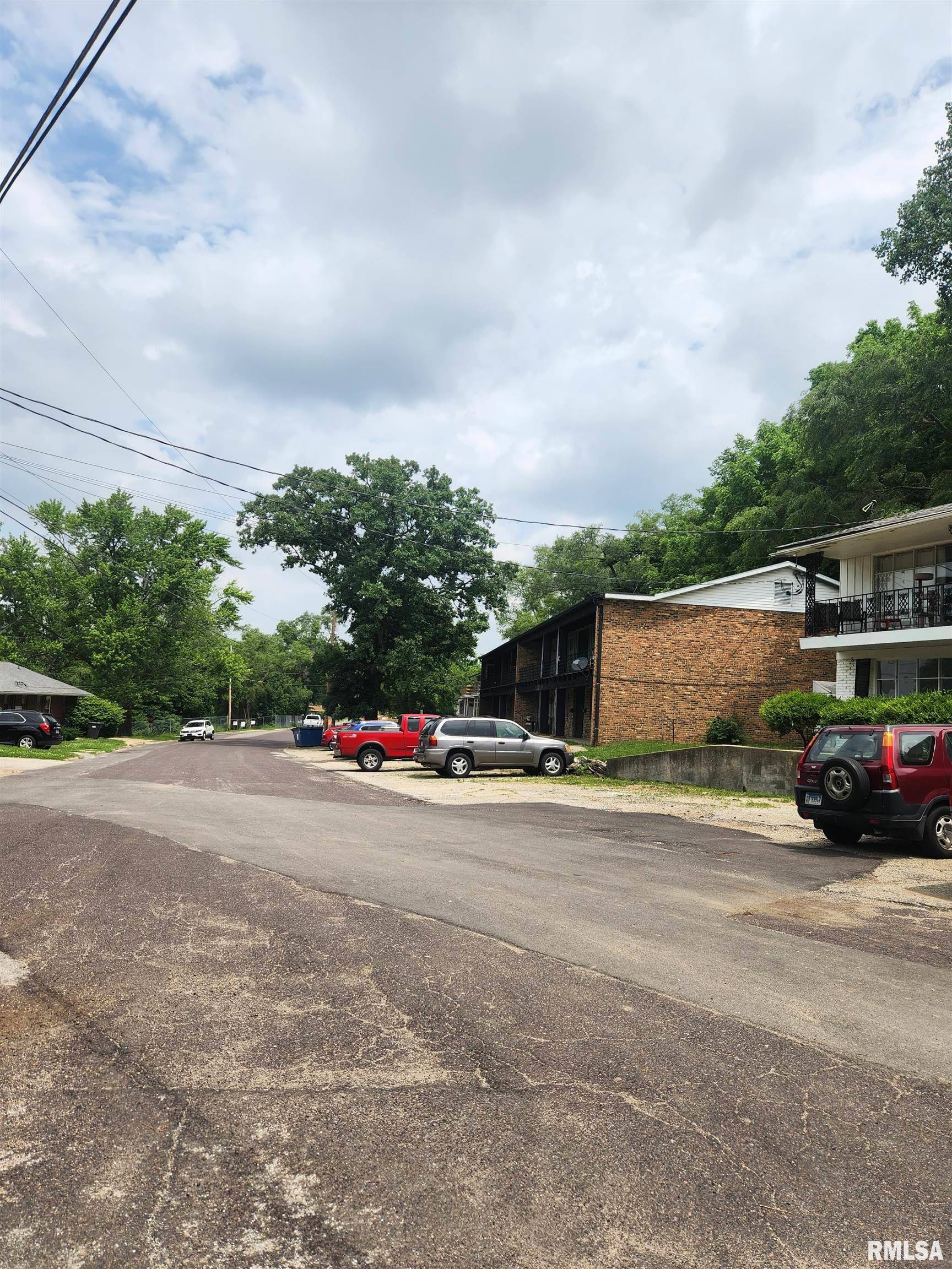 Pekin, IL 61554,740 E SHORE DR #8