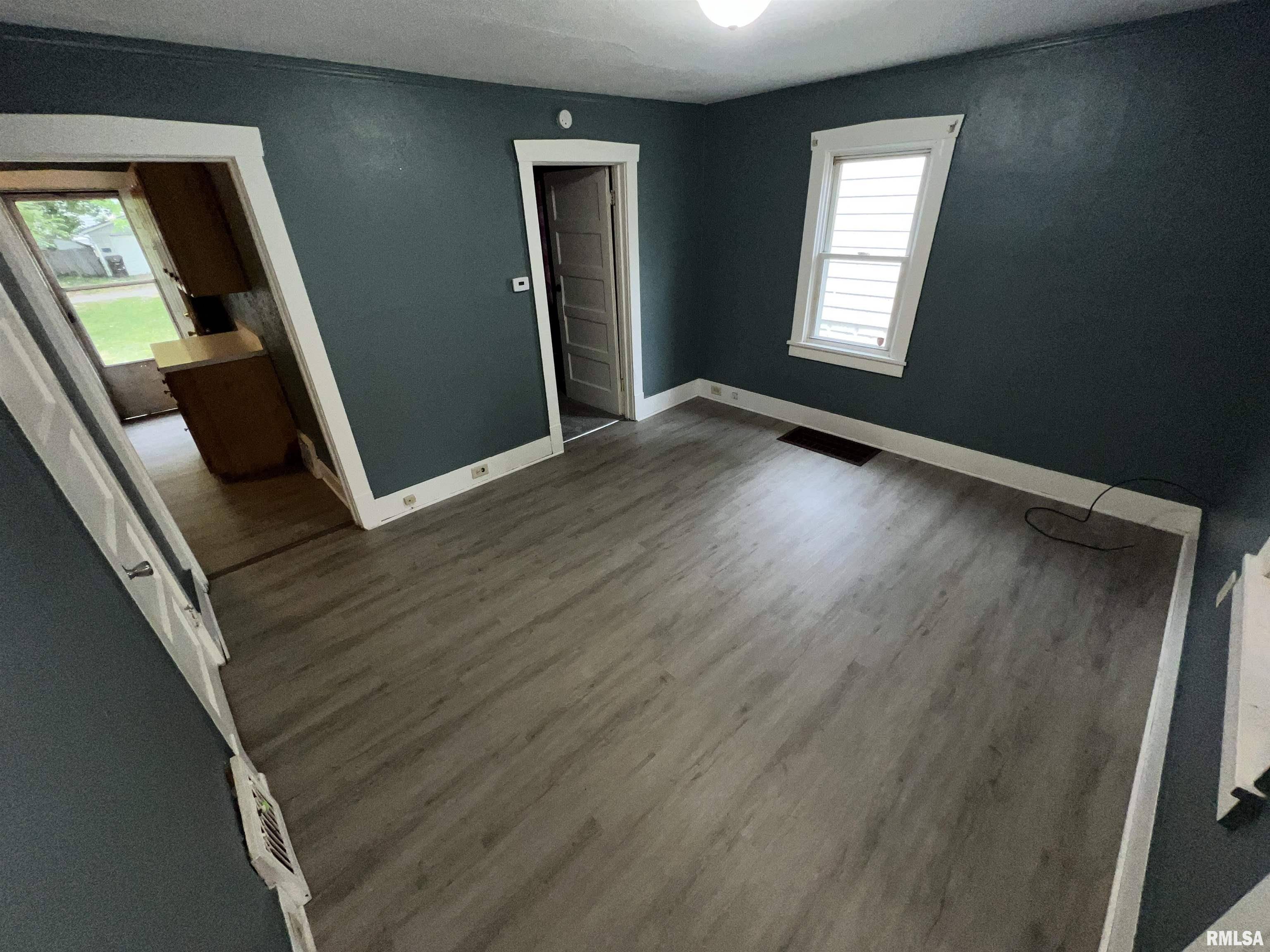 Peoria, IL 61604,909 W MCCLURE AVE