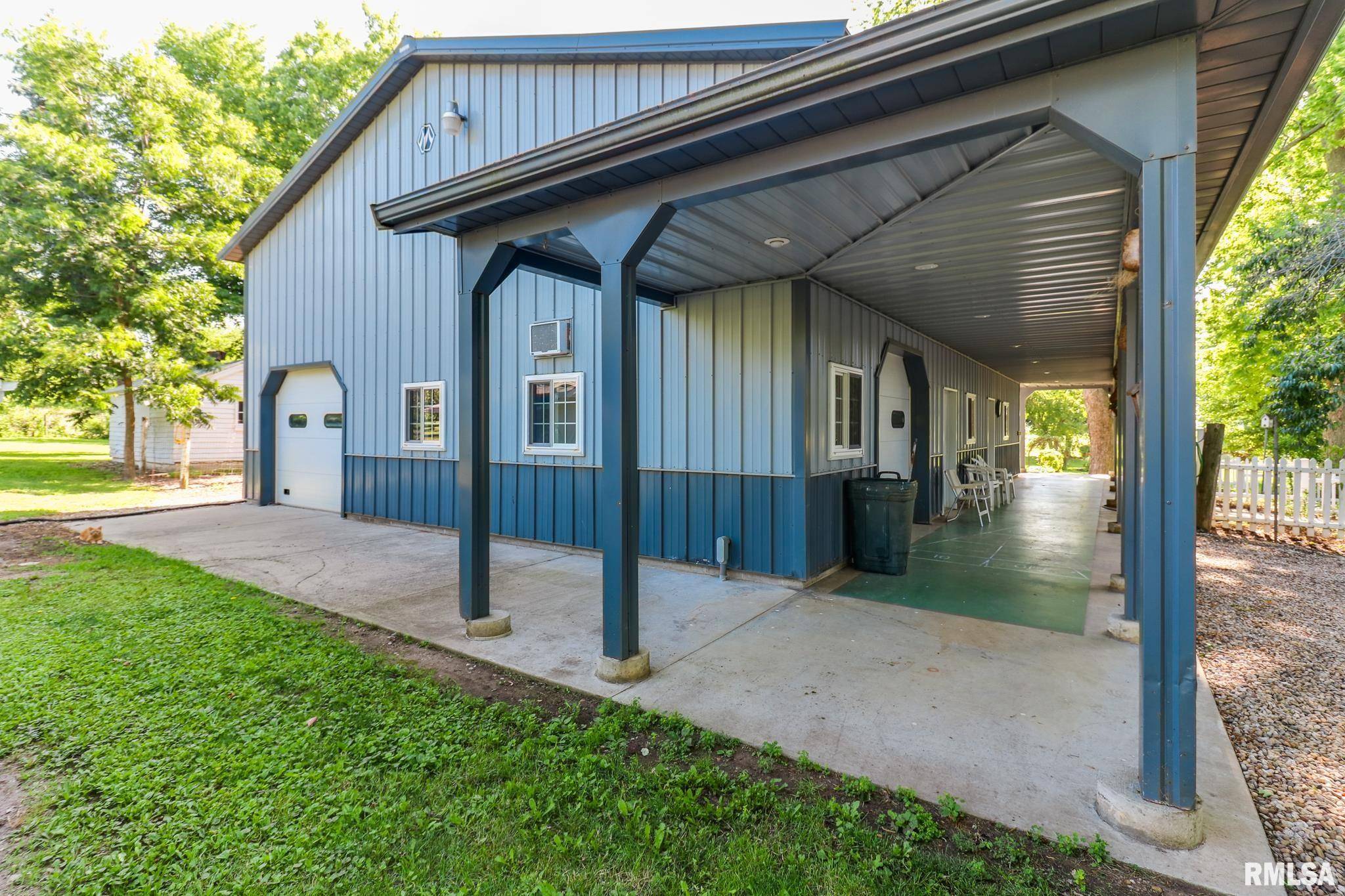 Delavan, IL 61734,105 W C ST