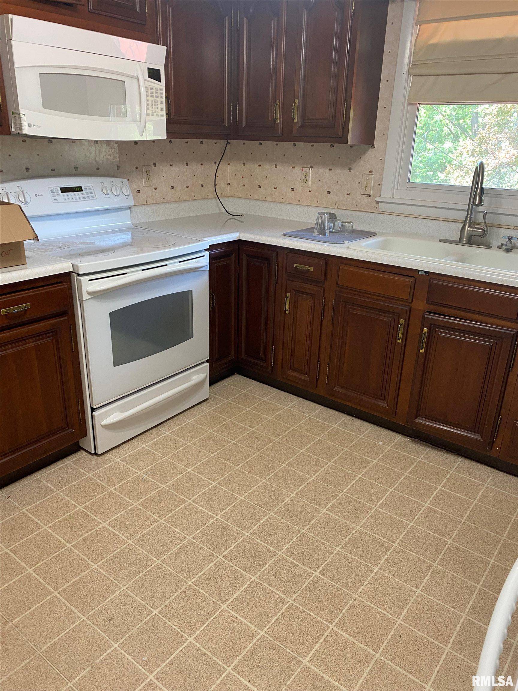 Peoria, IL 61614,1517 W TETON DR