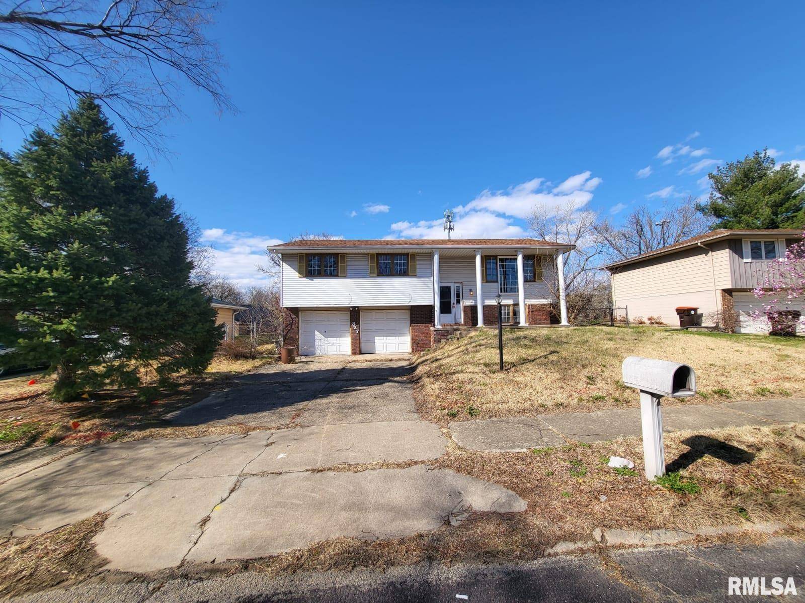 Peoria, IL 61615,2827 W LARCHMONT LN