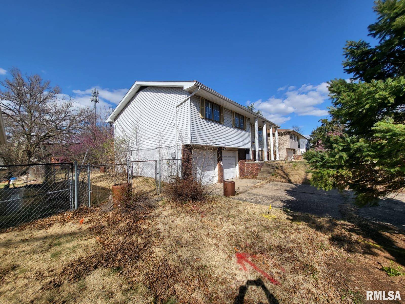 Peoria, IL 61615,2827 W LARCHMONT LN