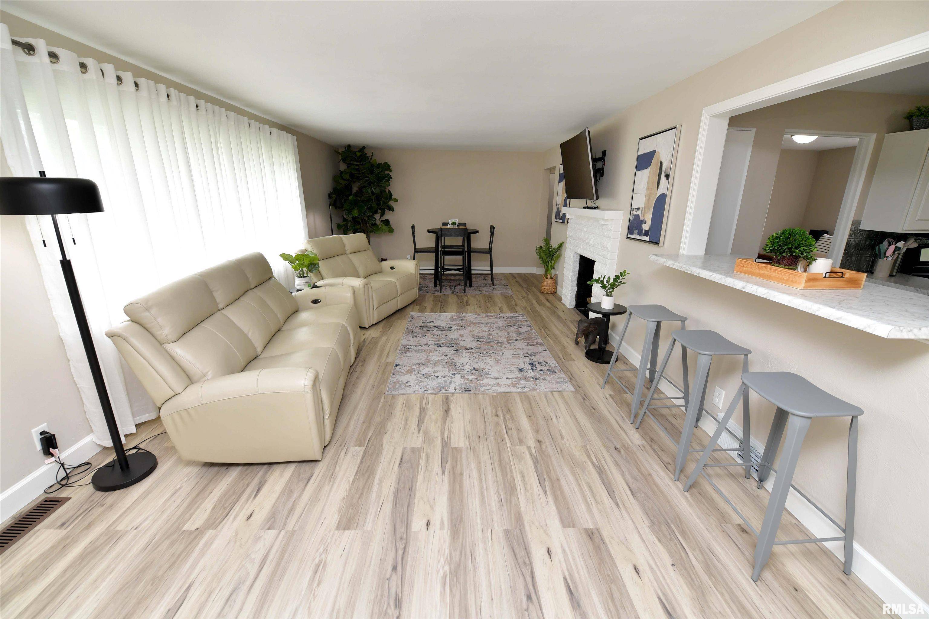 Peoria, IL 61614,4527 N NELSON DR