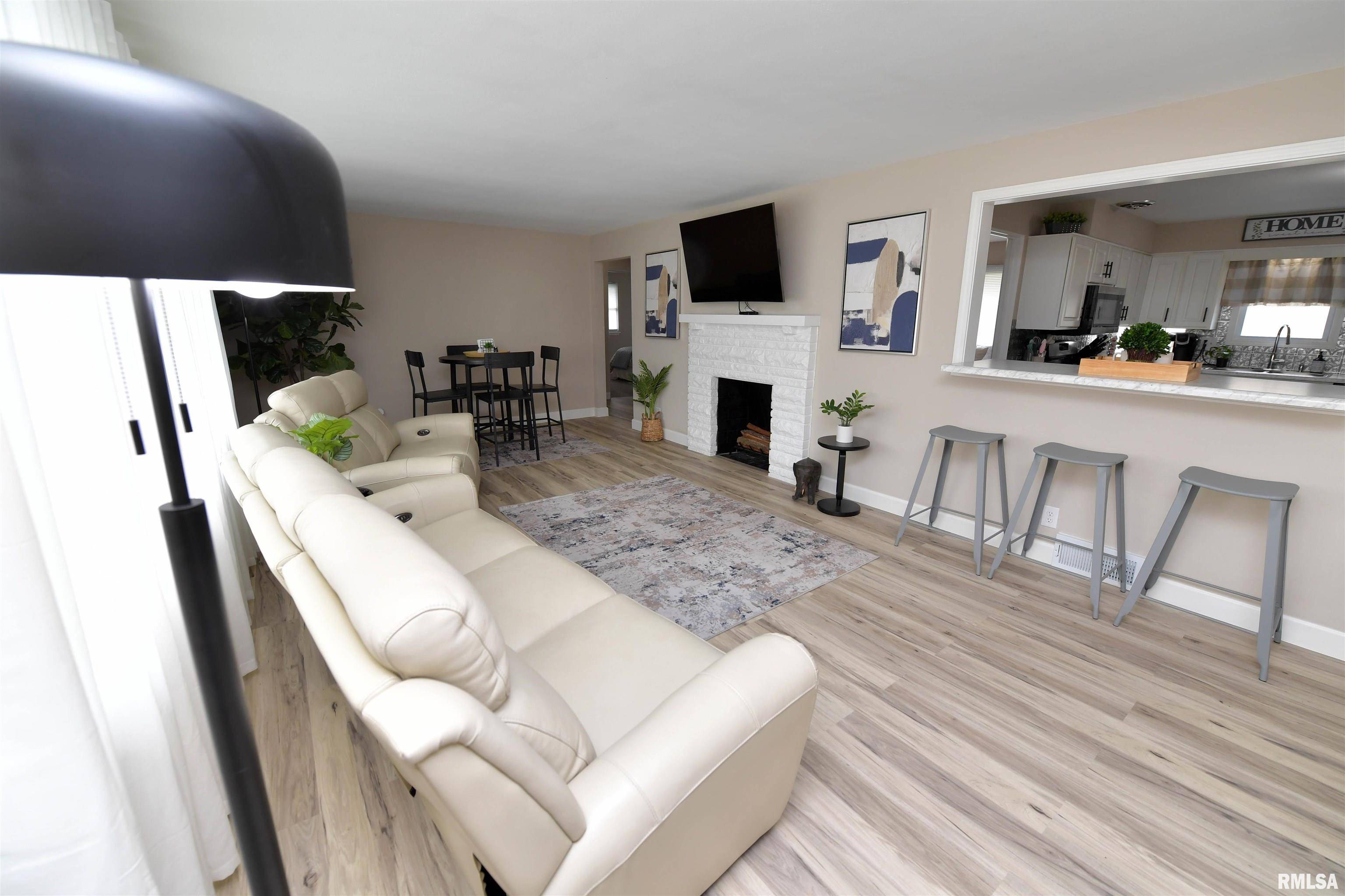 Peoria, IL 61614,4527 N NELSON DR