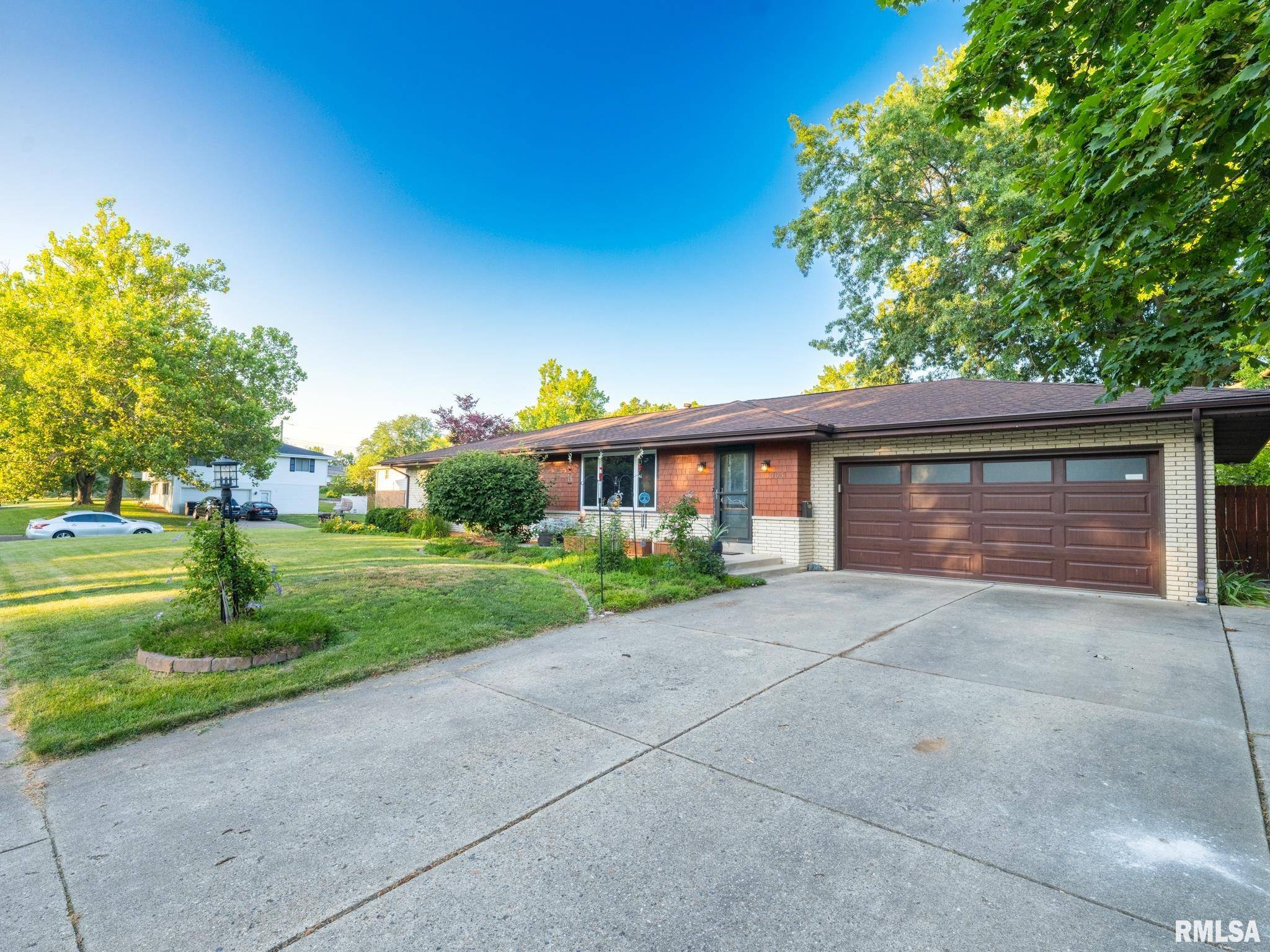 Peoria, IL 61614,5004 N DAWN DR