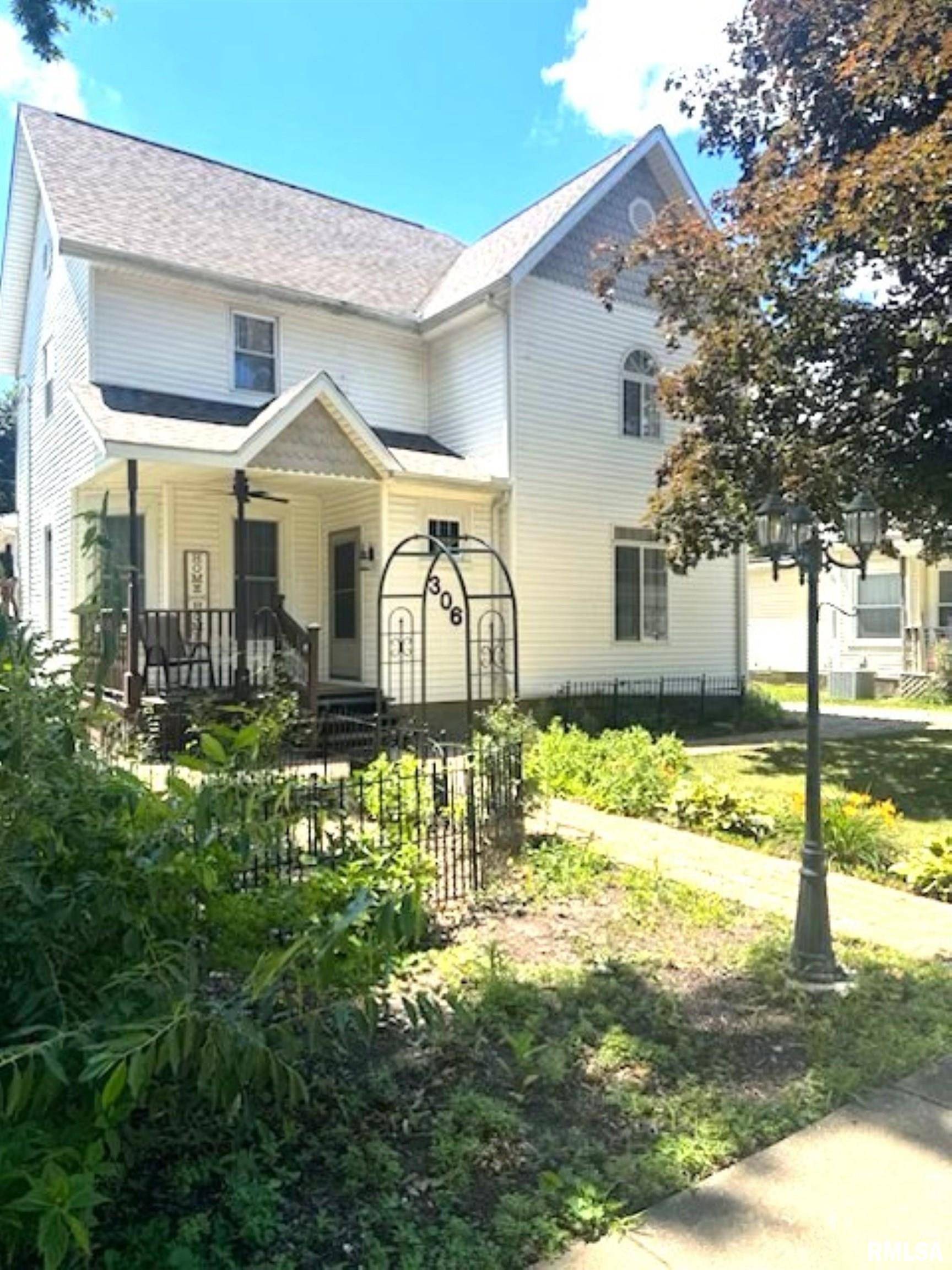 Elmwood, IL 61529,306 W FREMONT ST