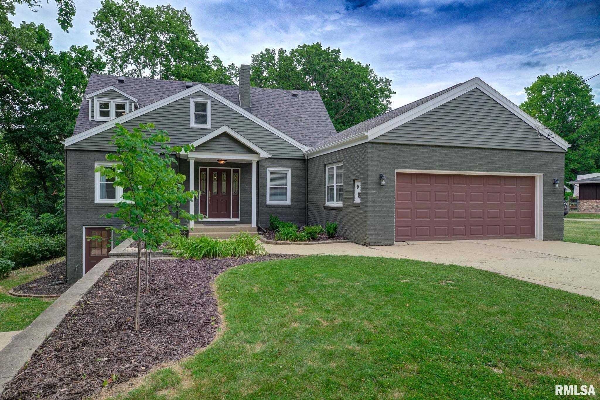 East Peoria, IL 61611,2129 FONDULAC DR