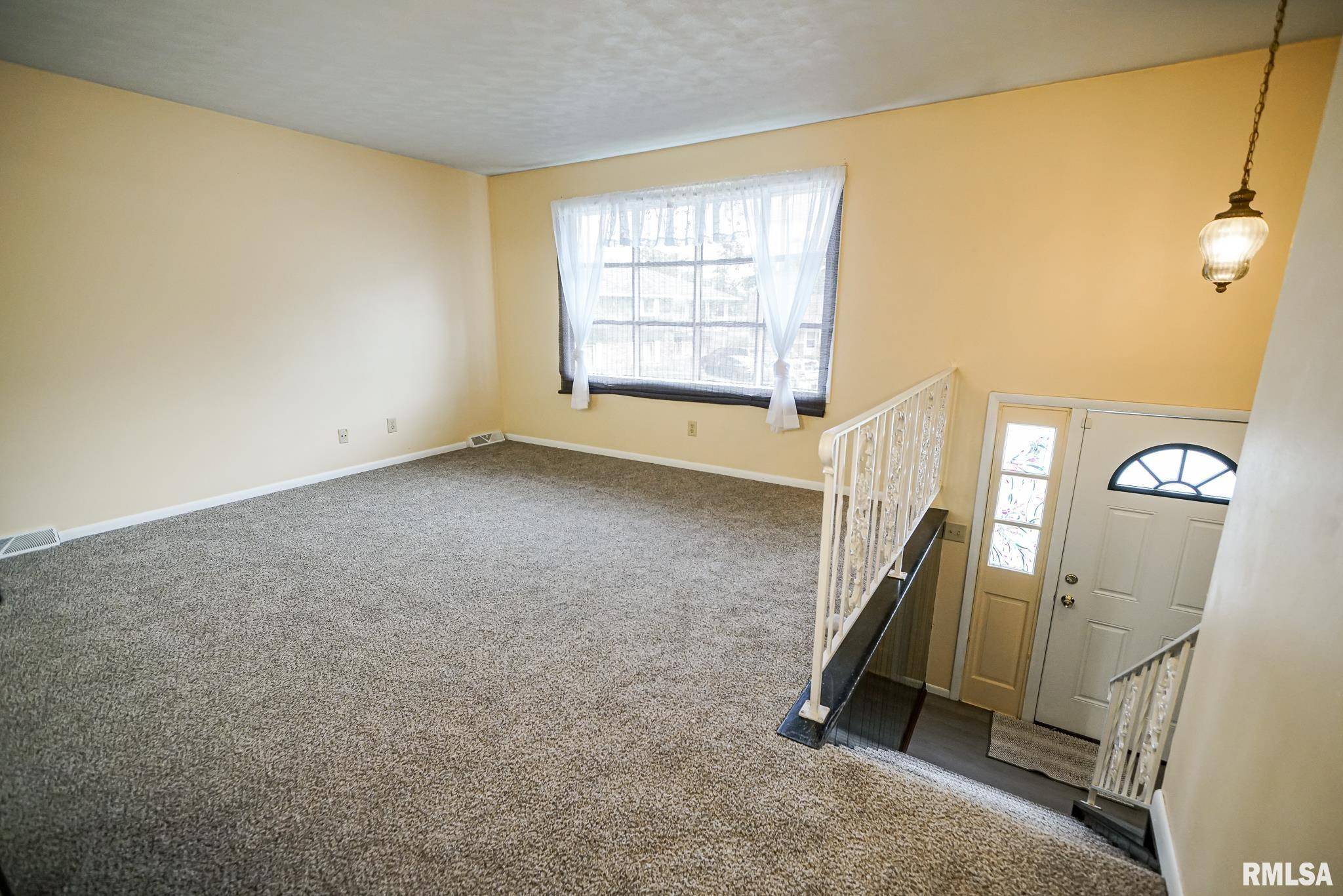 Peoria, IL 61615,2705 W MILLBROOK CT