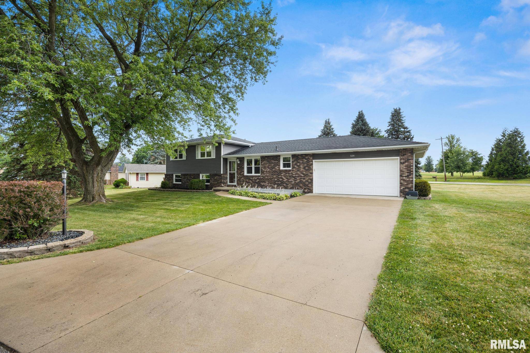 Metamora, IL 61548,524 CRESTVIEW DR