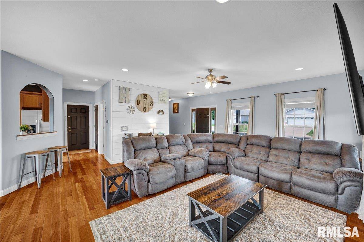Washington, IL 61571,819 GRANDYLE DR