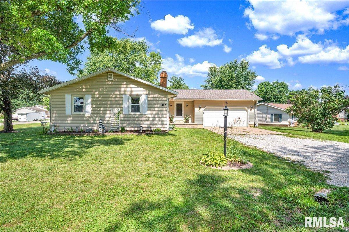 Metamora, IL 61548,1527 County Road 550 E