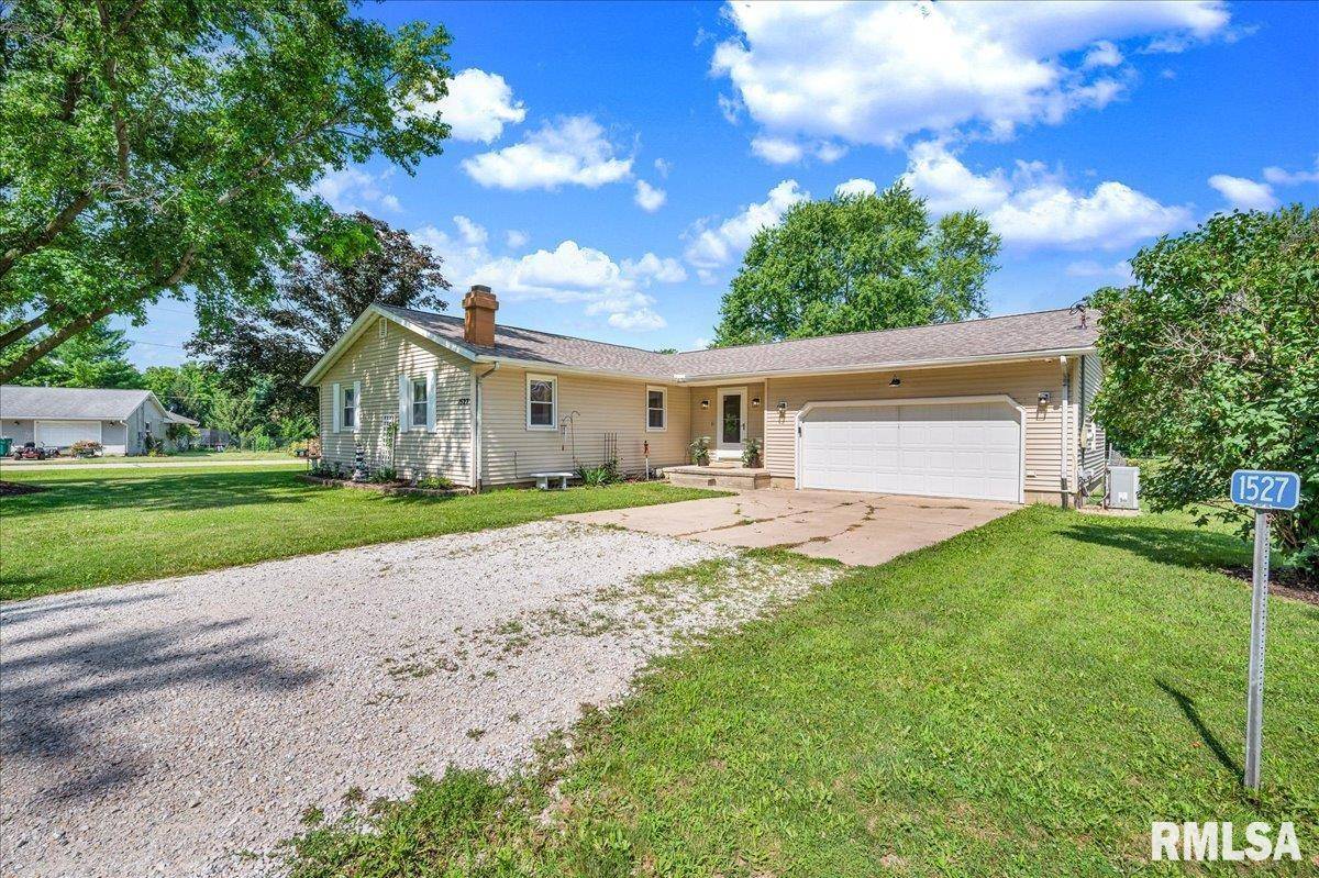 Metamora, IL 61548,1527 County Road 550 E