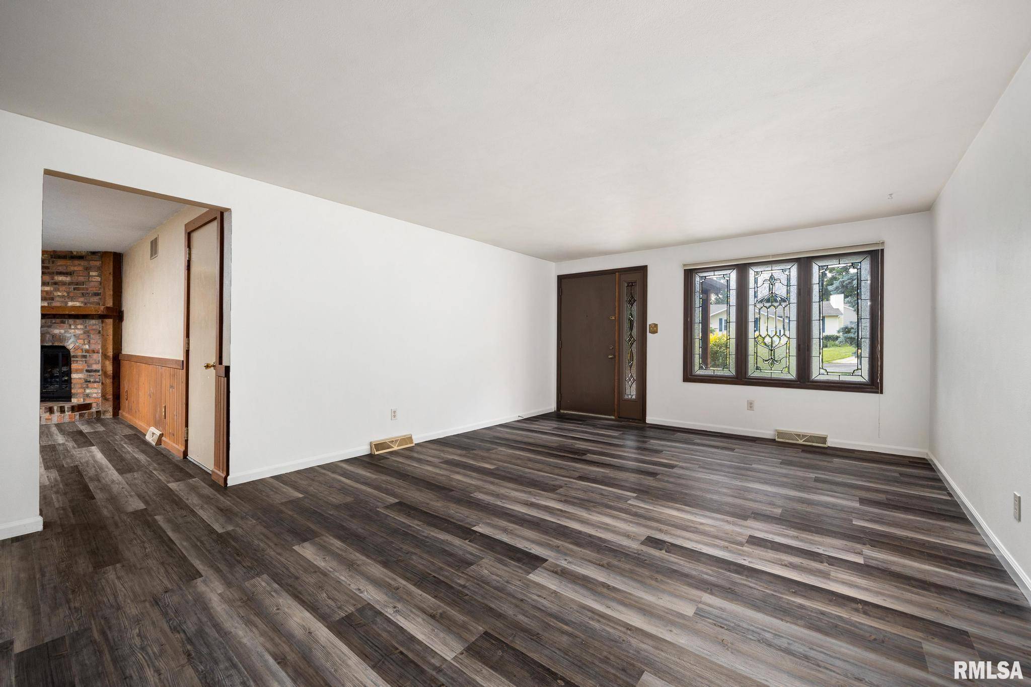 East Peoria, IL 61611,112 IRON BARK CT