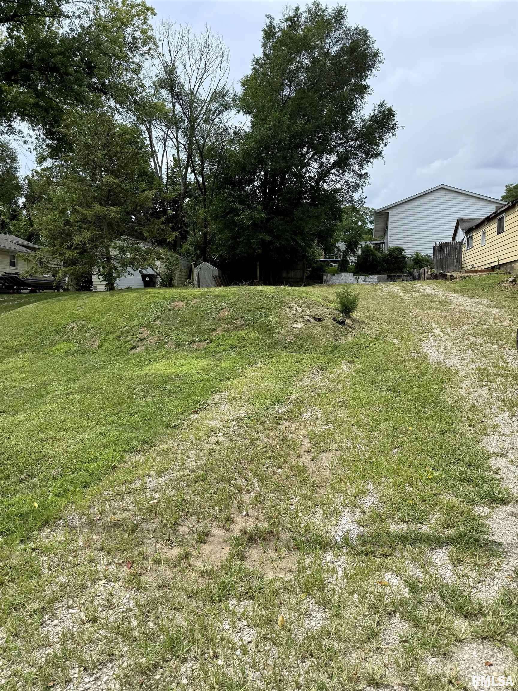 Creve Coeur, IL 61610,405 S HIGHLAND AVE