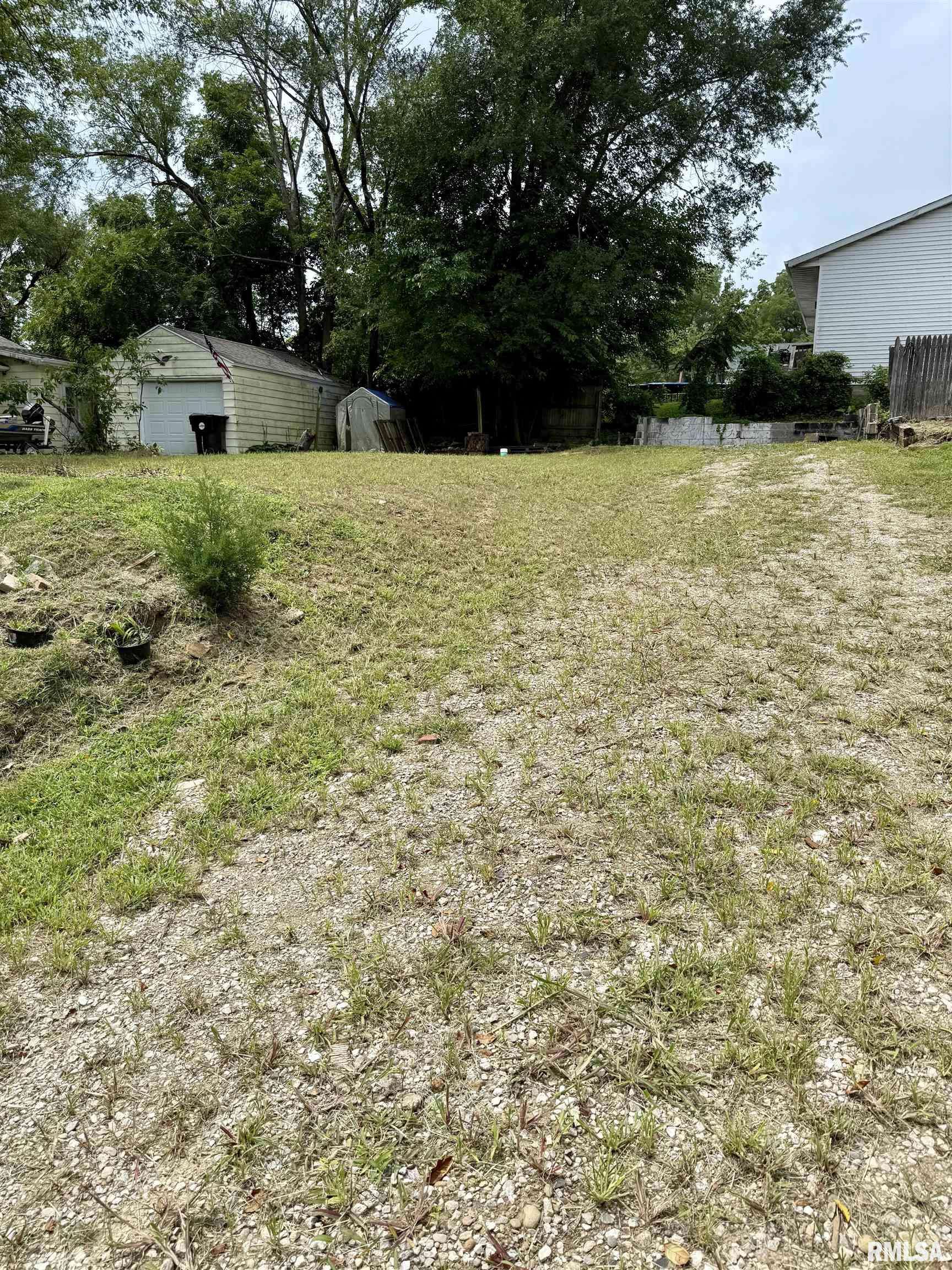 Creve Coeur, IL 61610,405 S HIGHLAND AVE