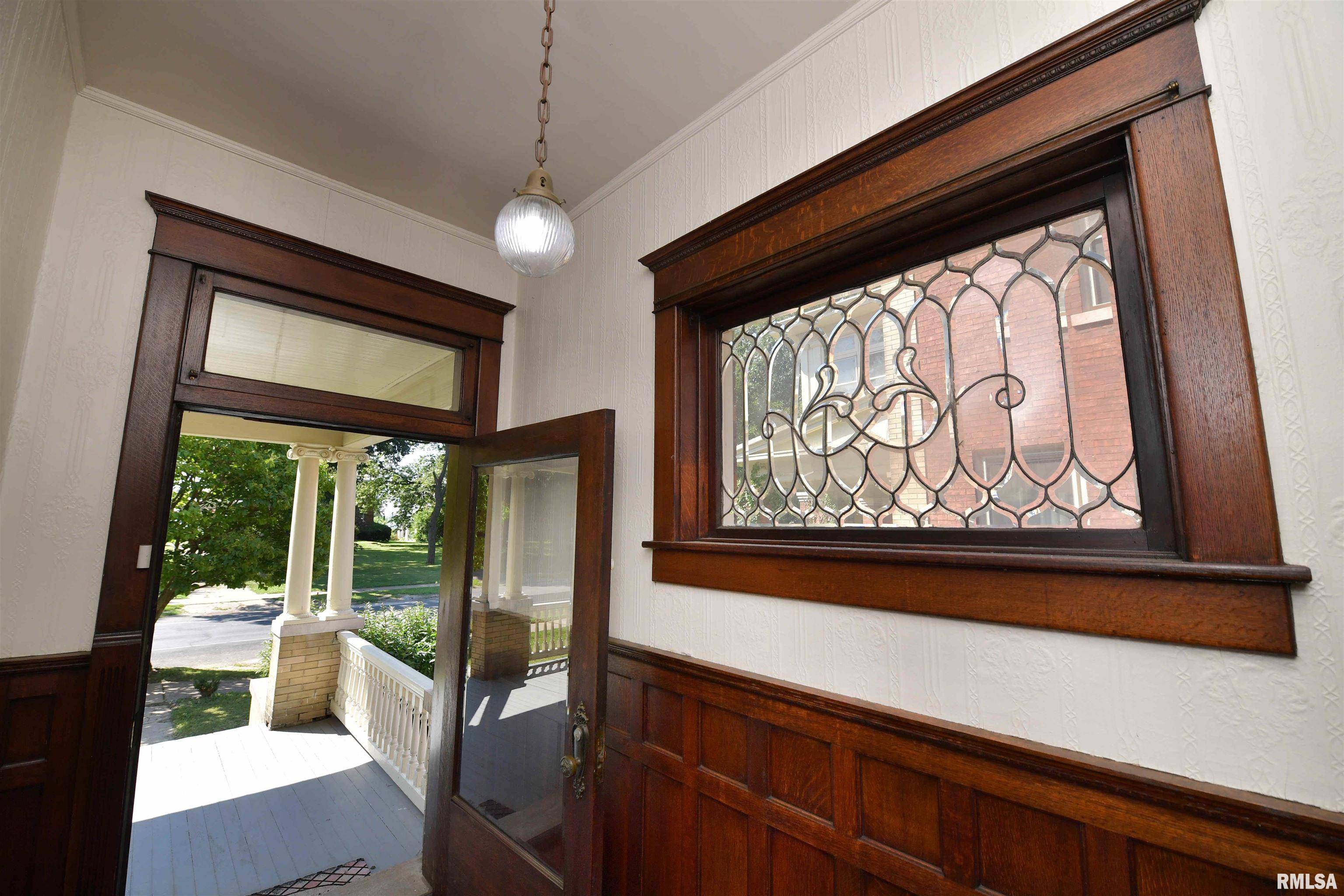 Peoria, IL 61606,919 W MOSS AVE