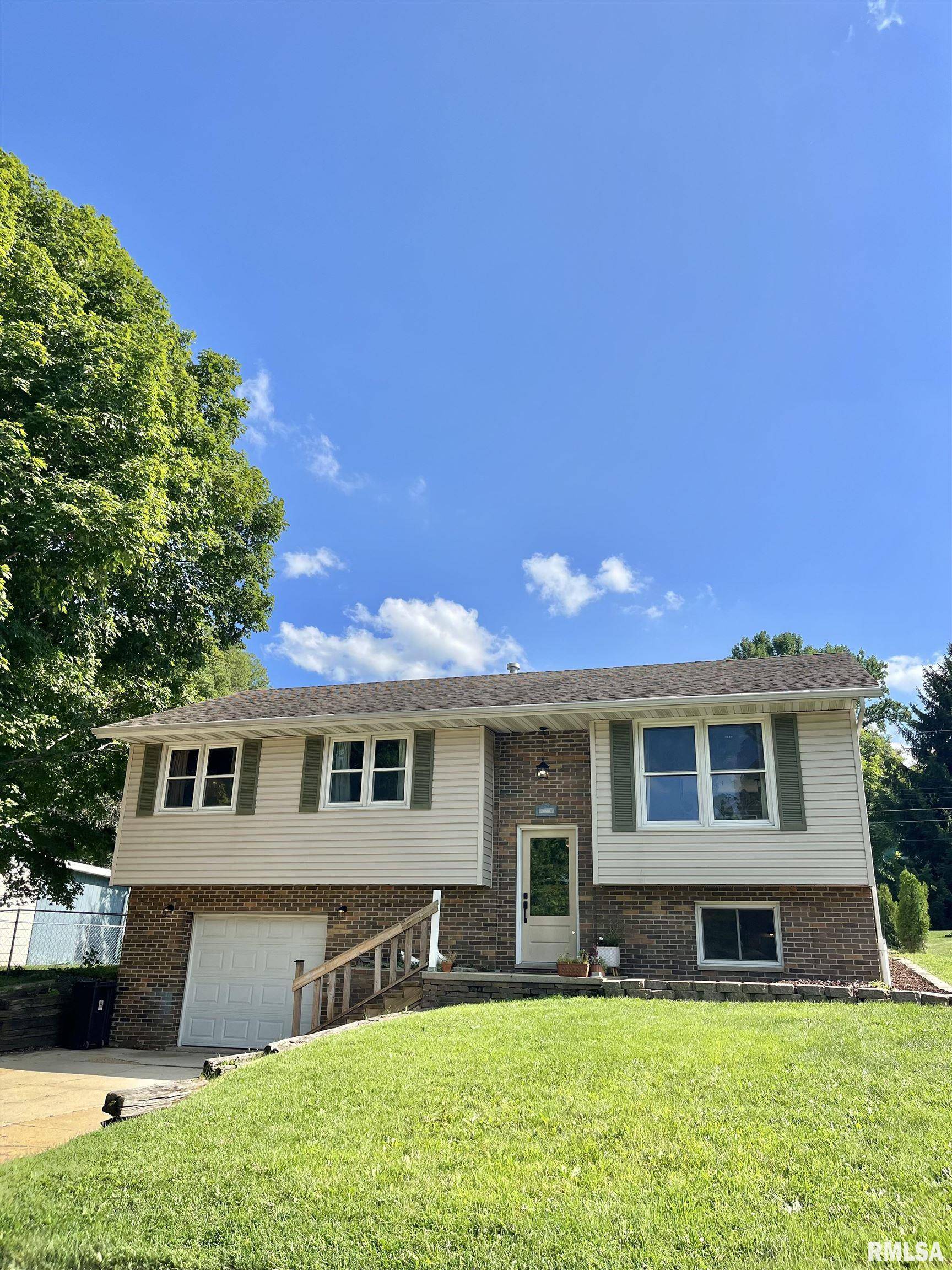 Eureka, IL 61530,402 E PEARSON ST