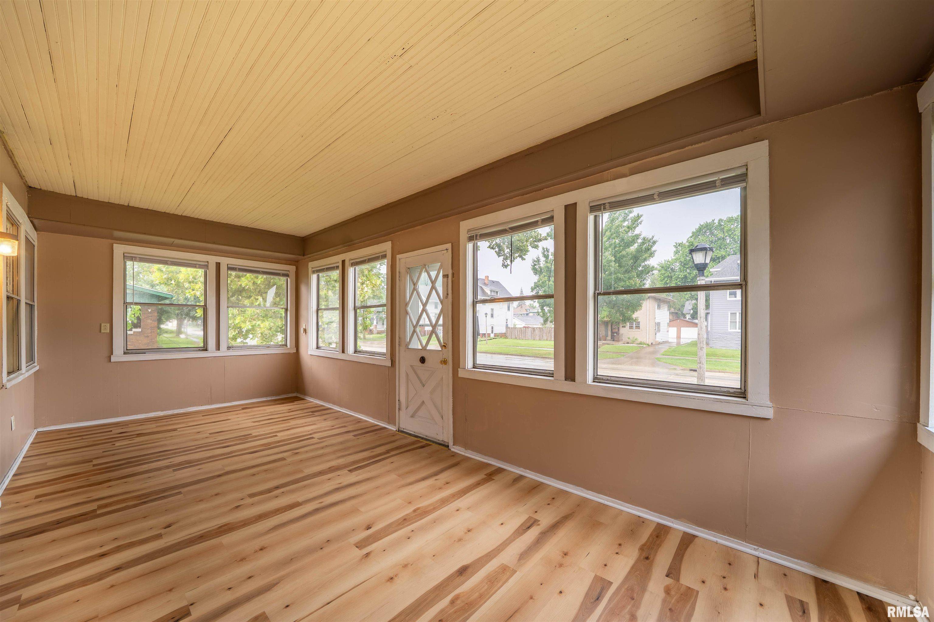 Peoria, IL 61606,1214 N UNIVERSITY ST