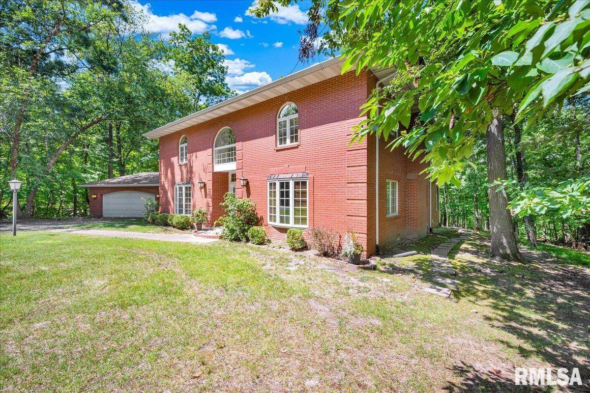 Peoria, IL 61615,319 W RAVINWOODS RD