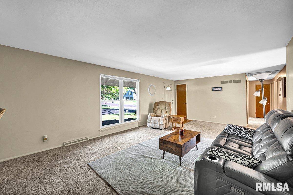 Peoria, IL 61614,6707 N ROCKVALE DR