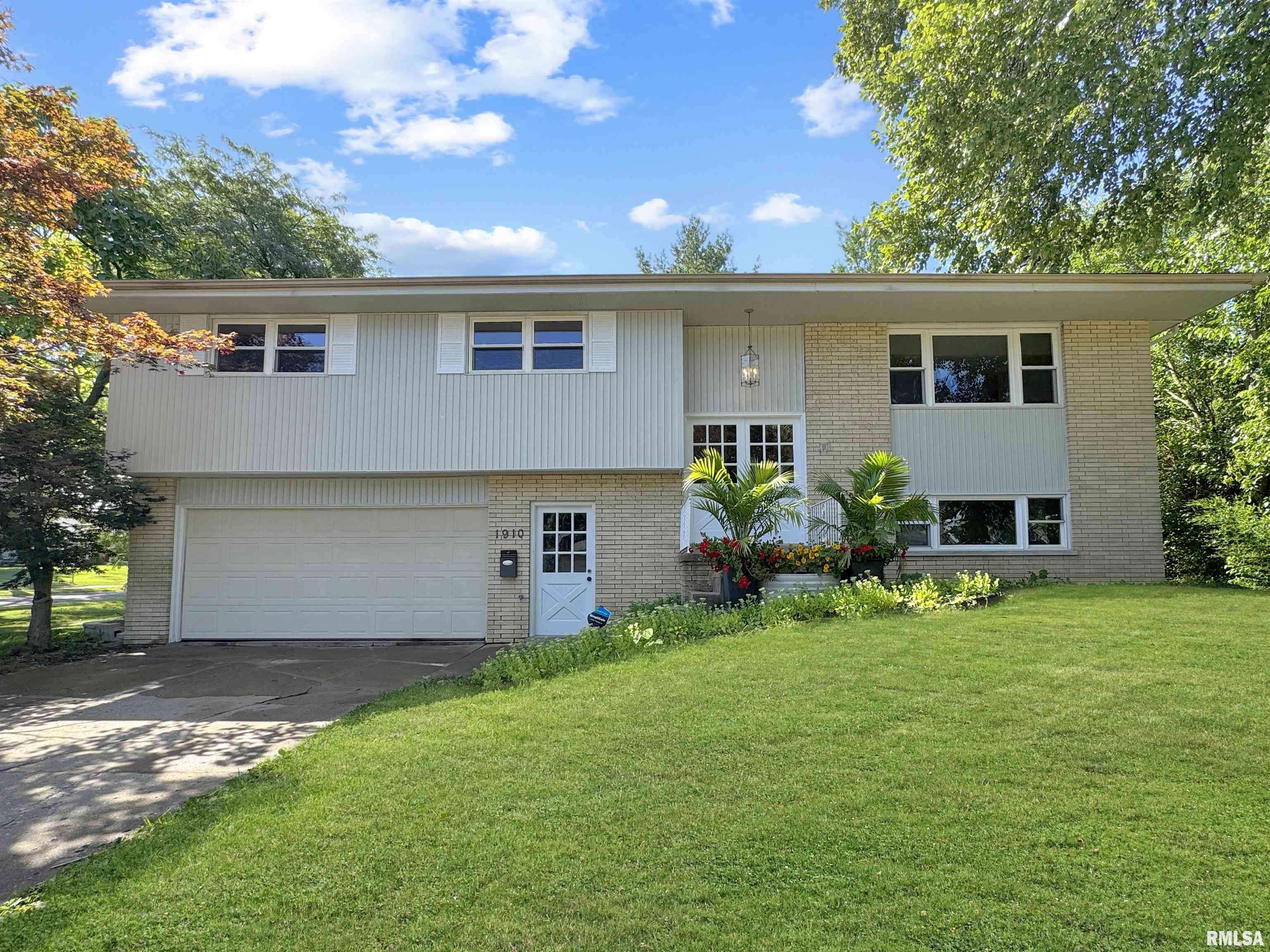 Peoria, IL 61614,1910 W SUNNYVIEW DR