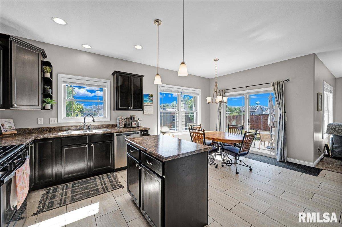 Washington, IL 61571,1512 MACKENZIE ST