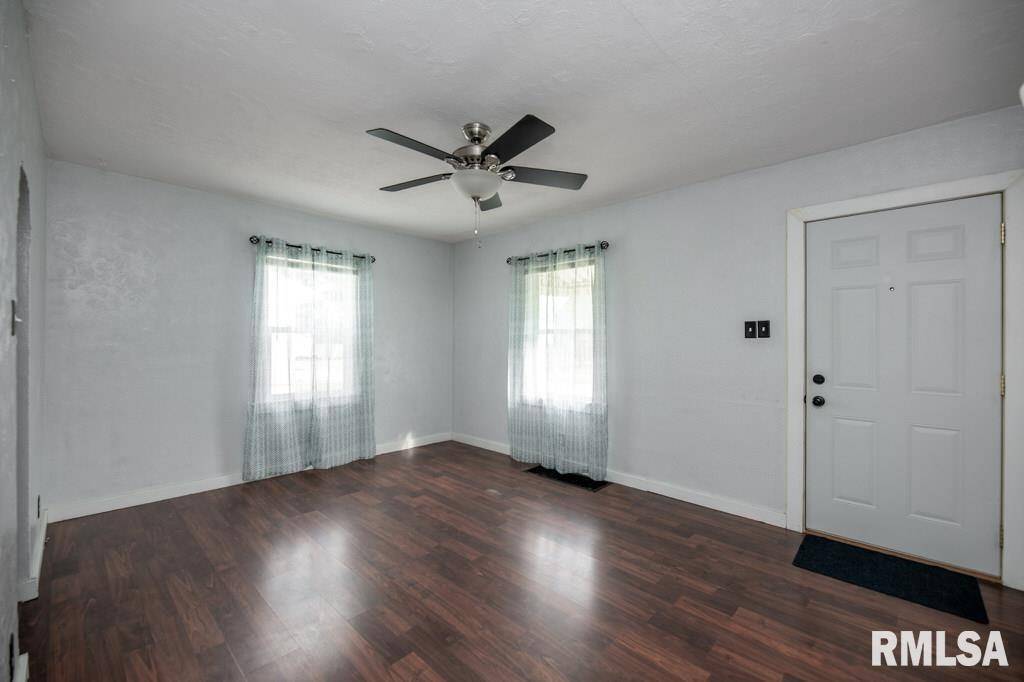 Canton, IL 61520,835 E SPRUCE ST