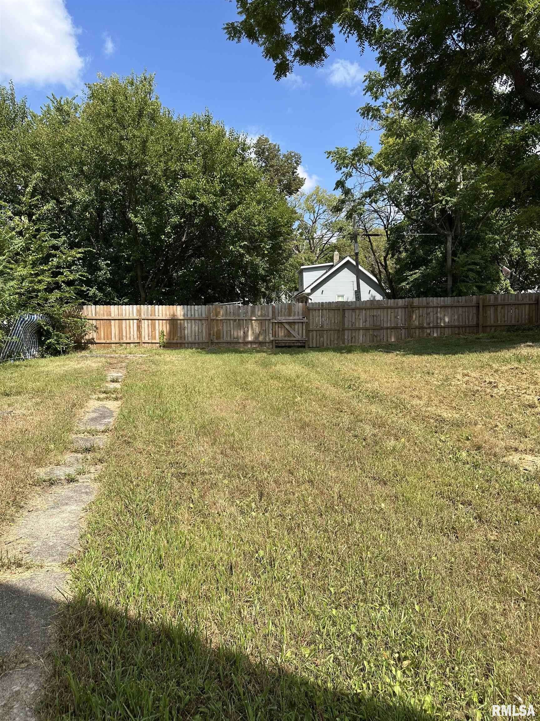 Peoria, IL 61604,823 W NOWLAND AVE